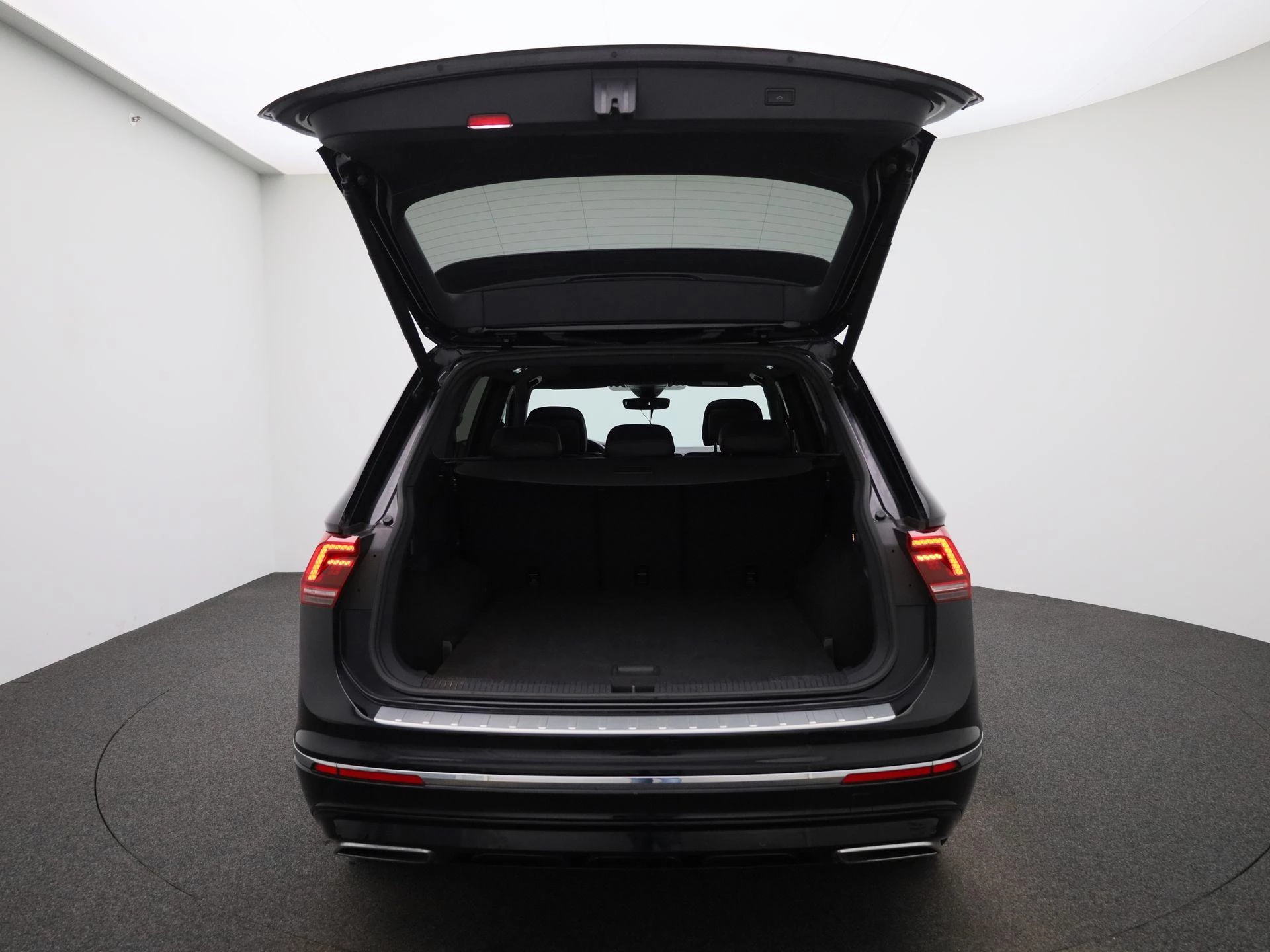 Volkswagen-Tiguan Allspace-image-10