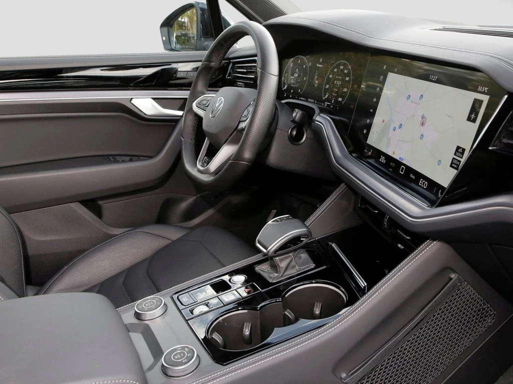 Volkswagen-Touareg-image-8