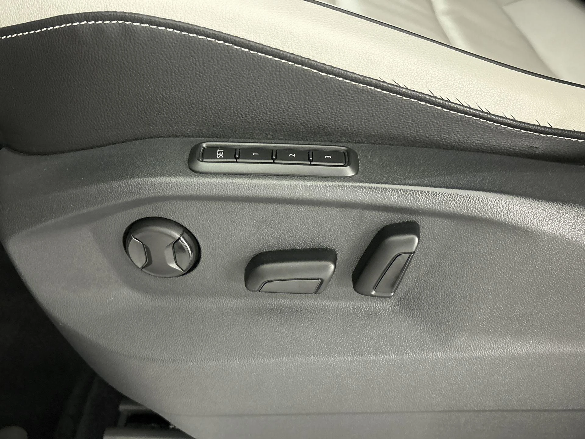 Volkswagen-Tiguan-image-15