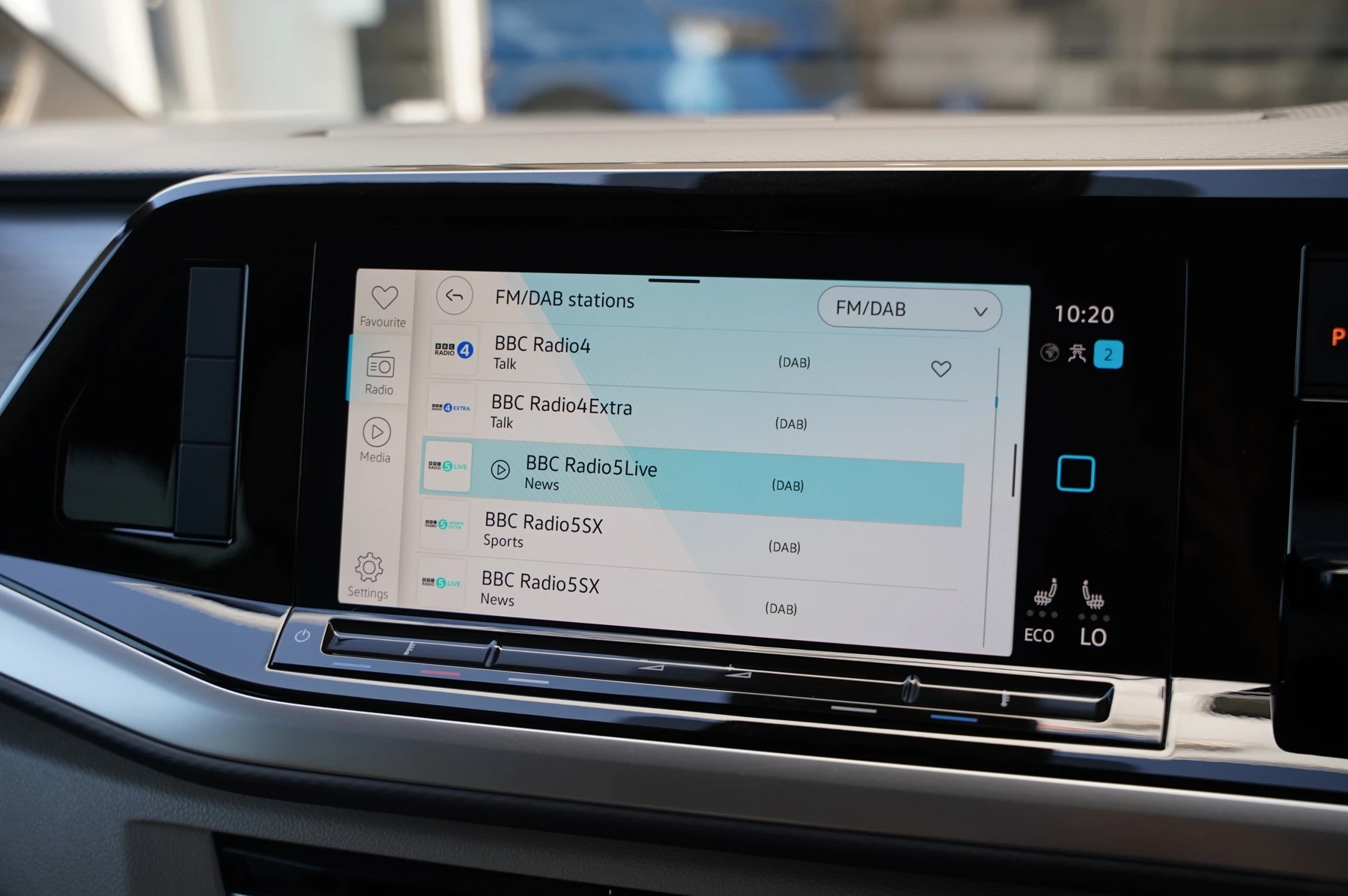 Volkswagen-Multivan-image-22