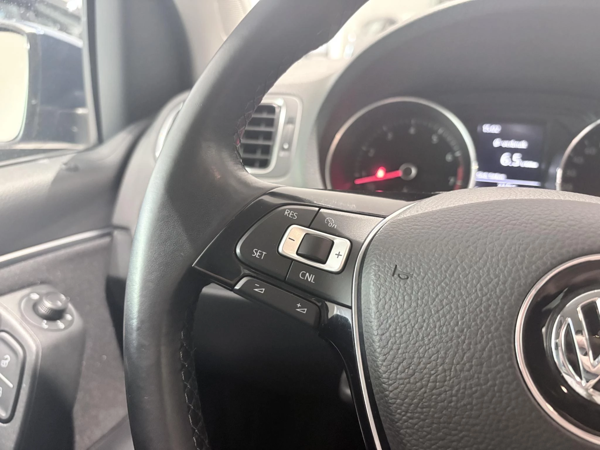 Volkswagen-Polo-image-15