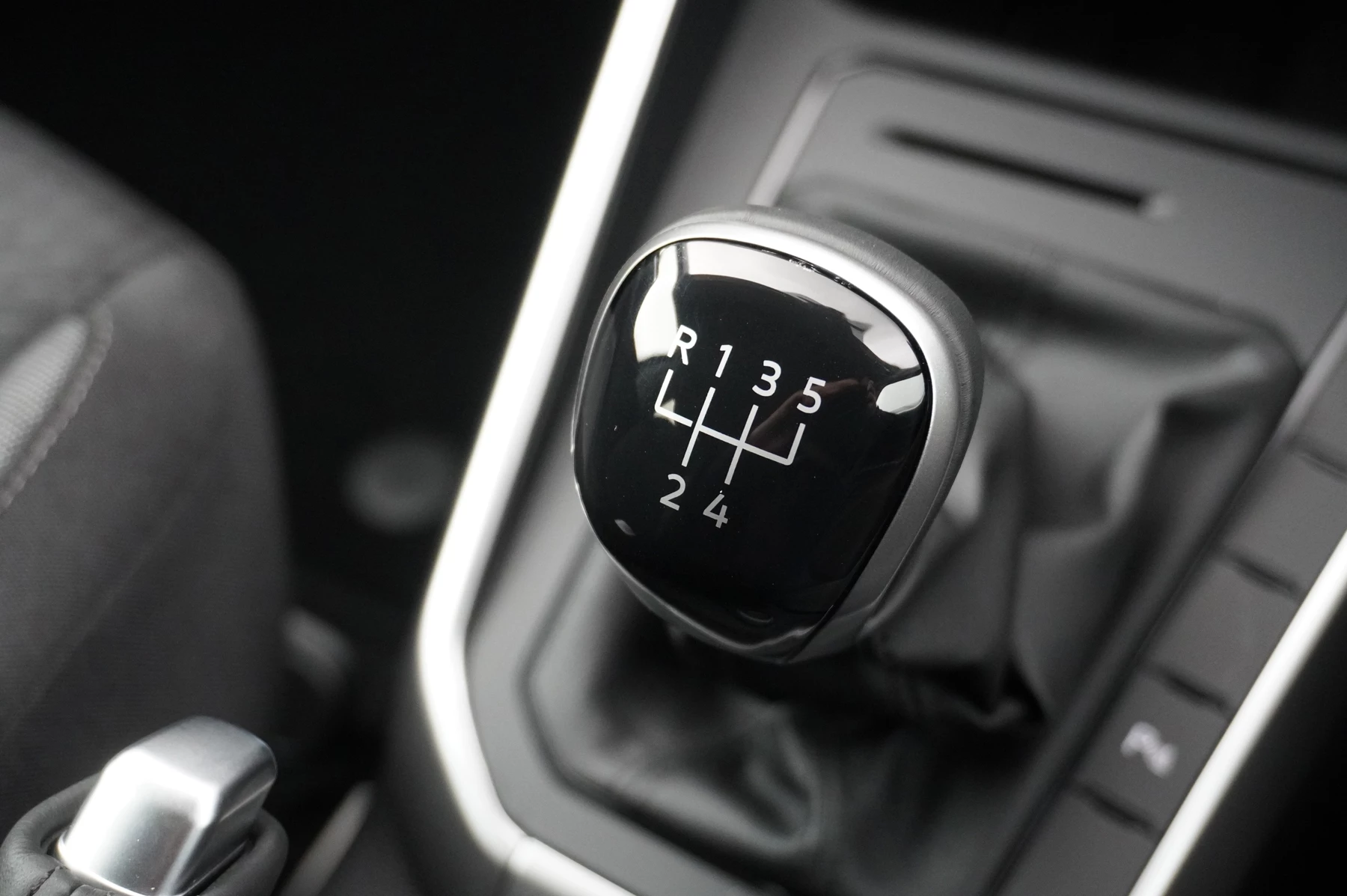 Volkswagen-Polo-image-34