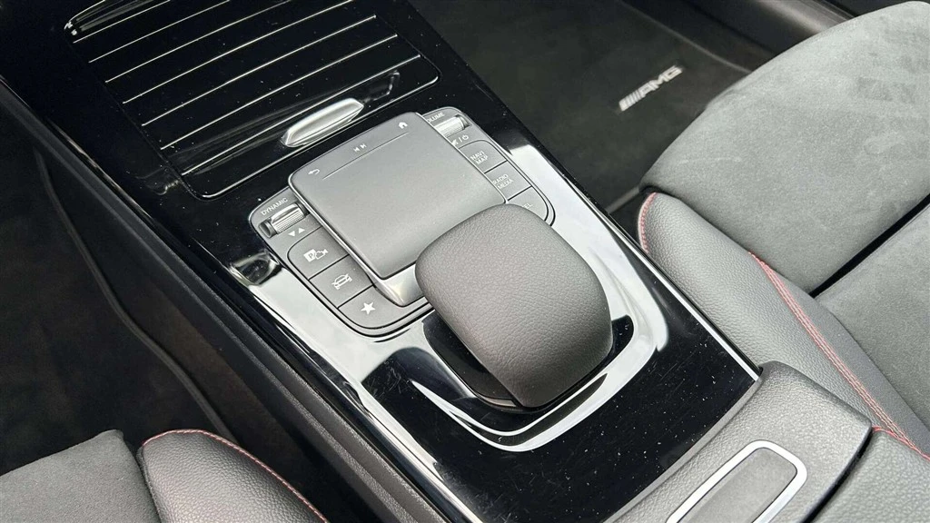 Mercedes-Benz-CLA-image-23