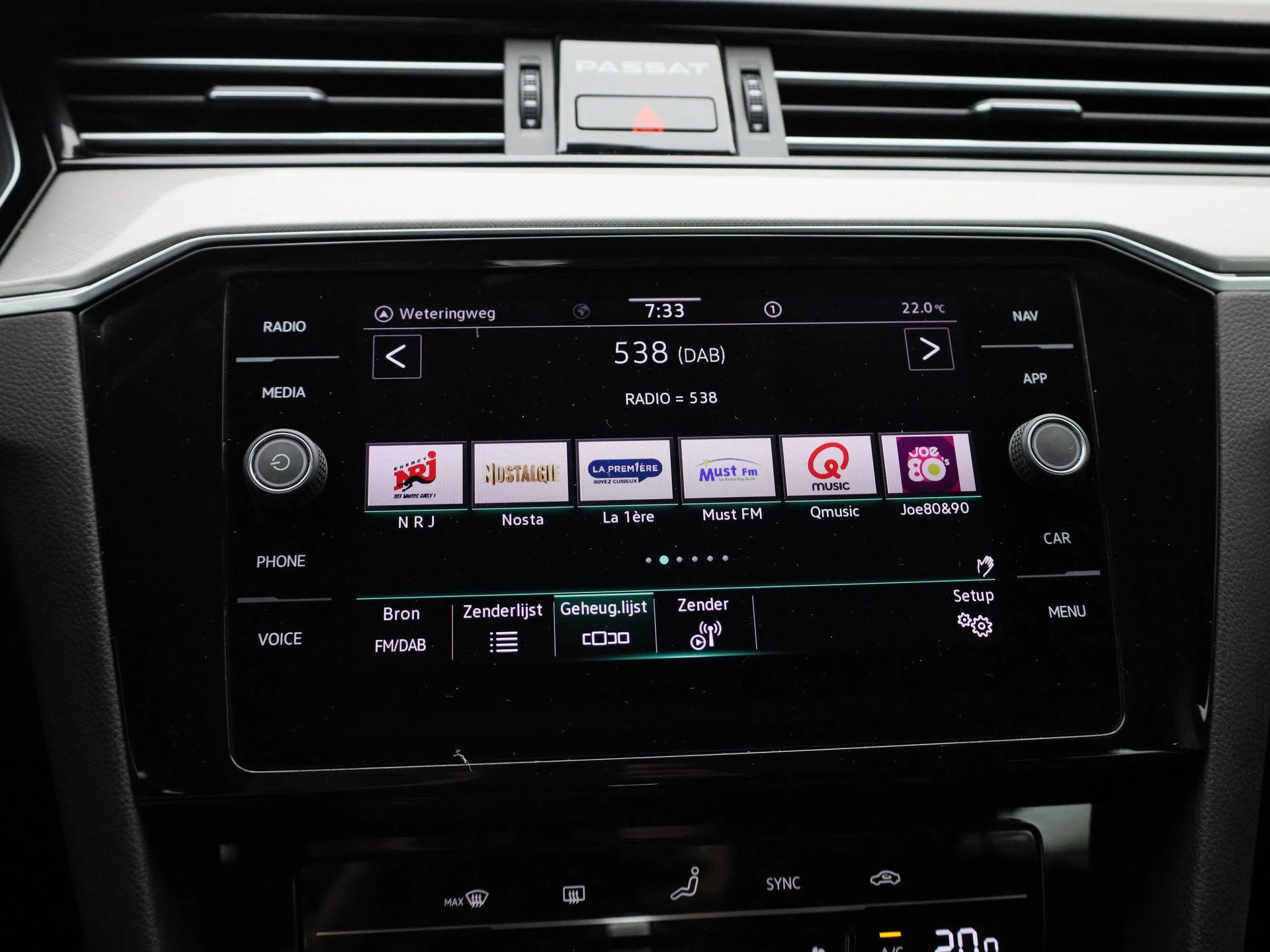 Volkswagen-Passat-image-21