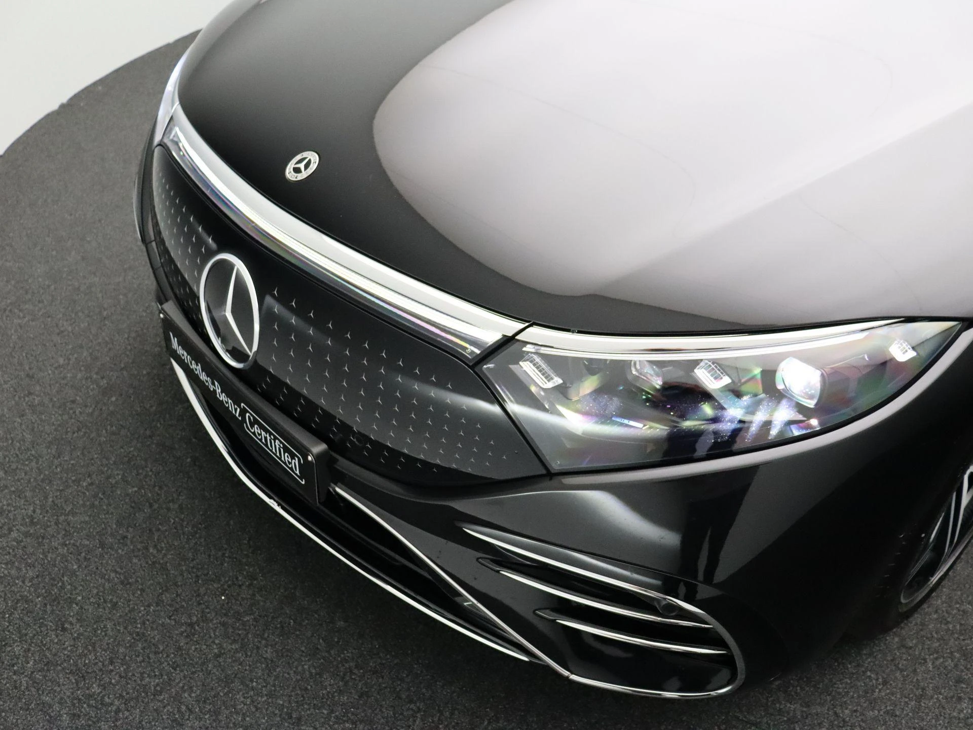 Mercedes-Benz-EQS-image-34
