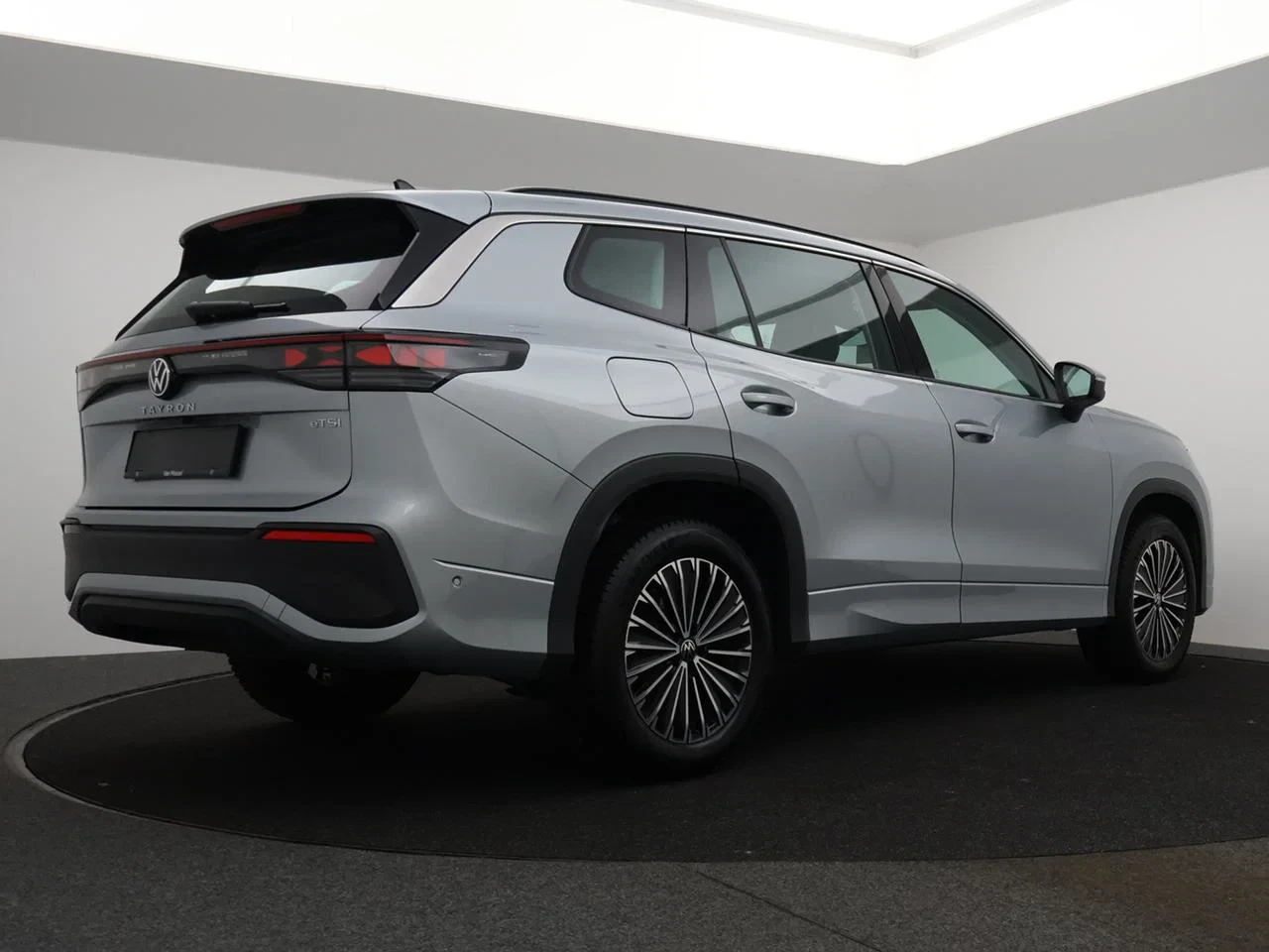 Volkswagen Tayron VW Tayron 1.5eTSI mHEV 150PK *AUTOMAAT*360°CAMERA*7 ZITPLAATSEN*ACC*PDC*NAVI*APP-CONNECT*LED*...*