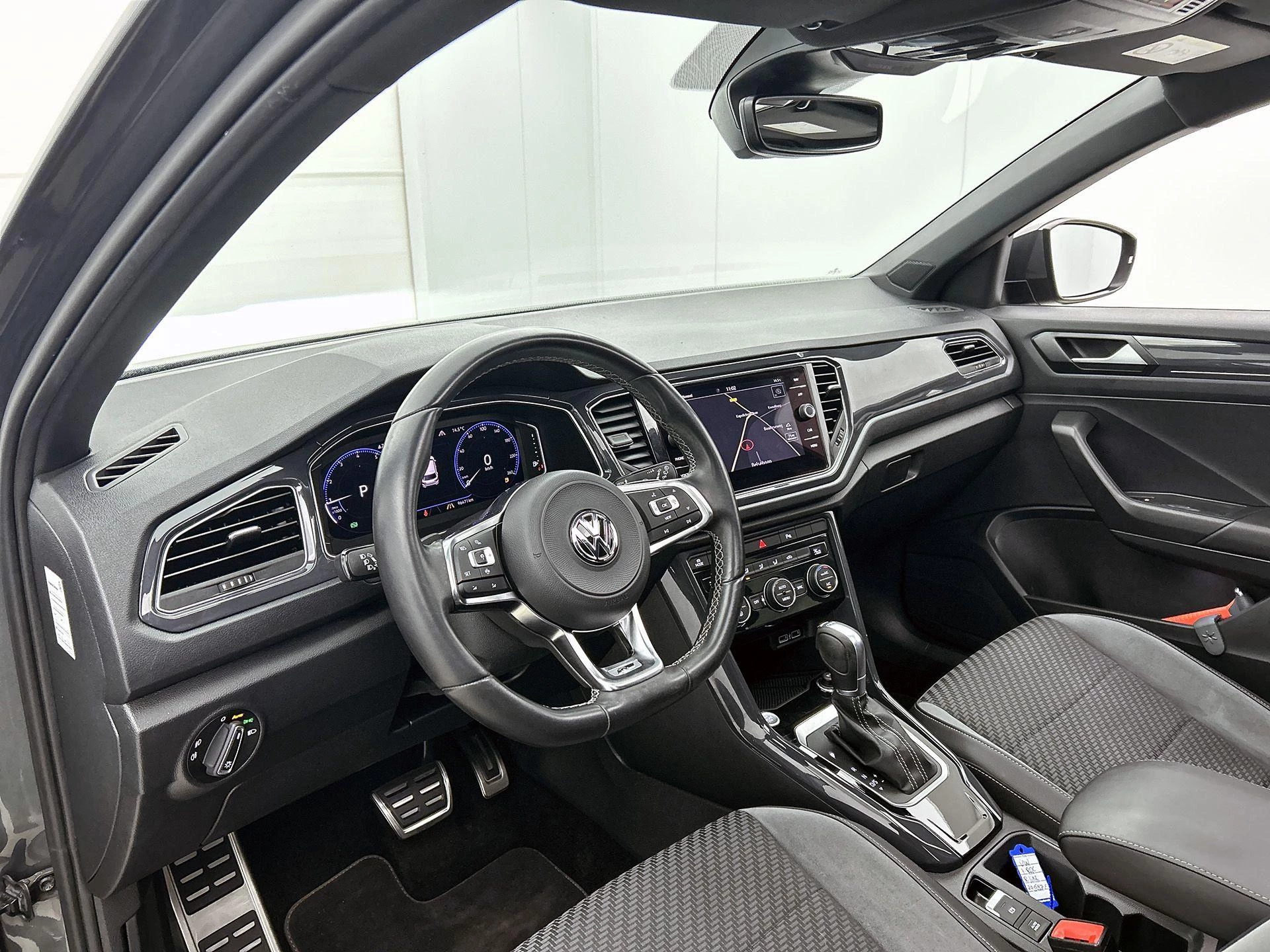 Volkswagen-T-Roc-image-17