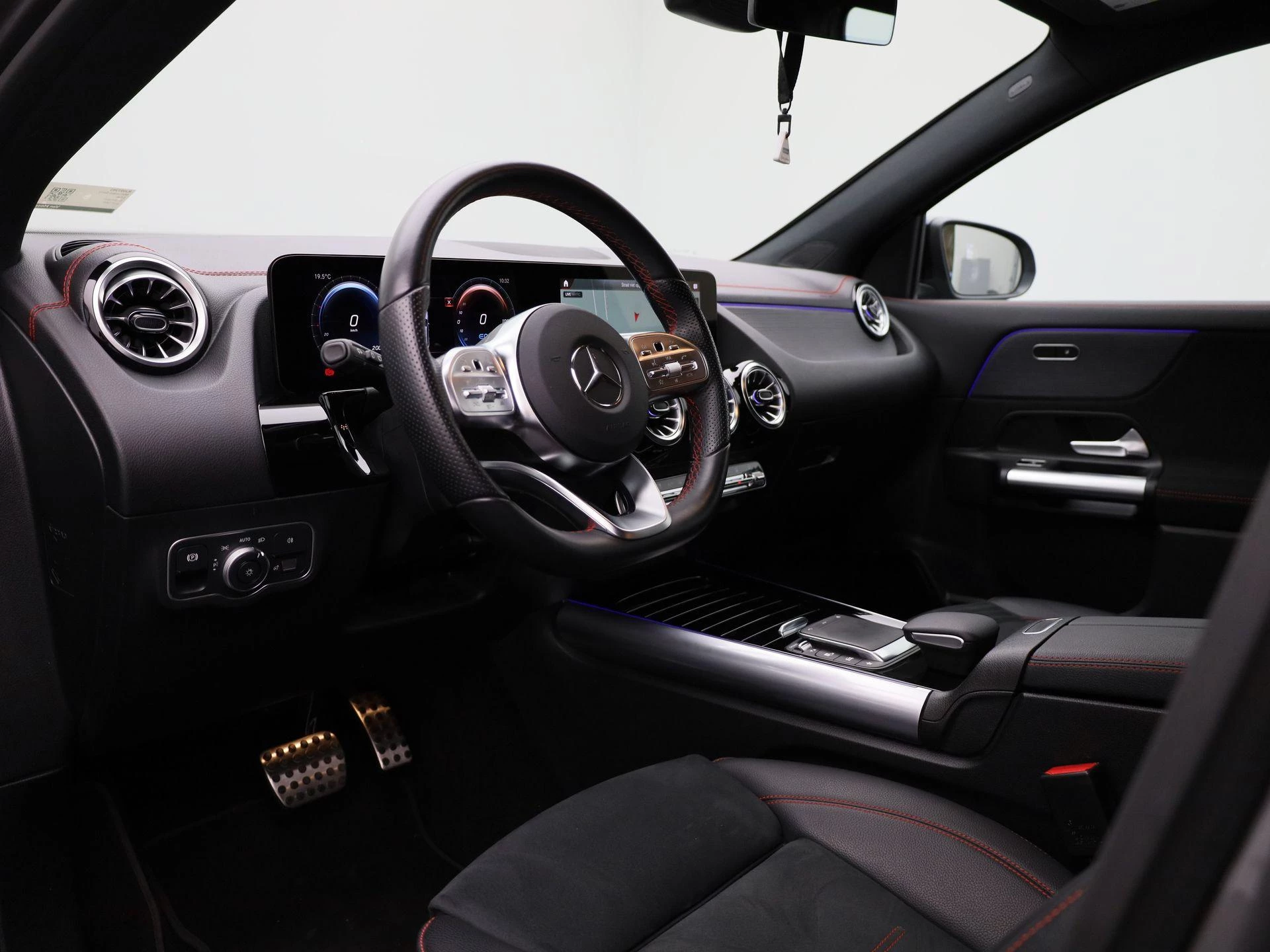 Mercedes-Benz-EQA-image-32