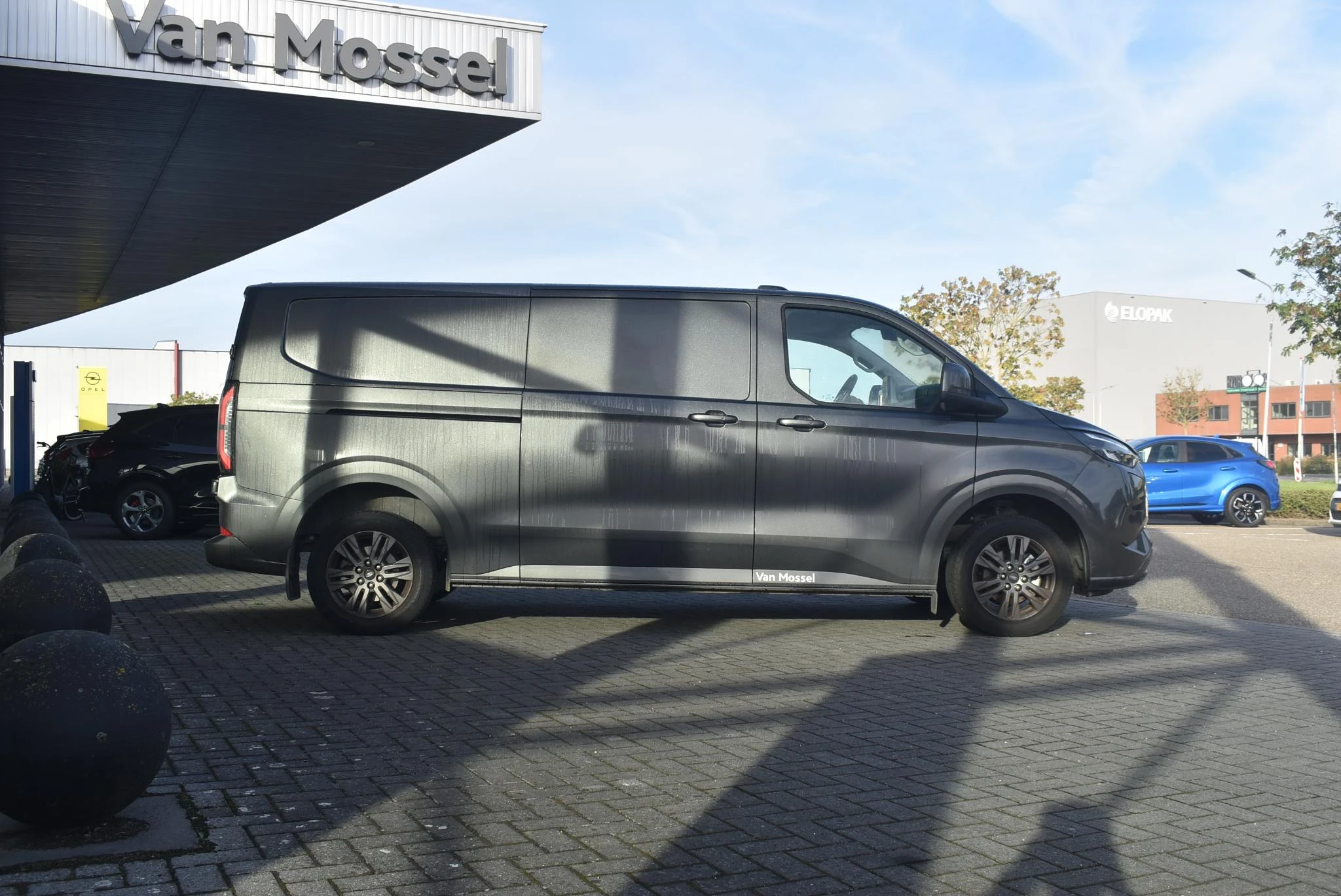 Ford-E-Transit Custom-image-3