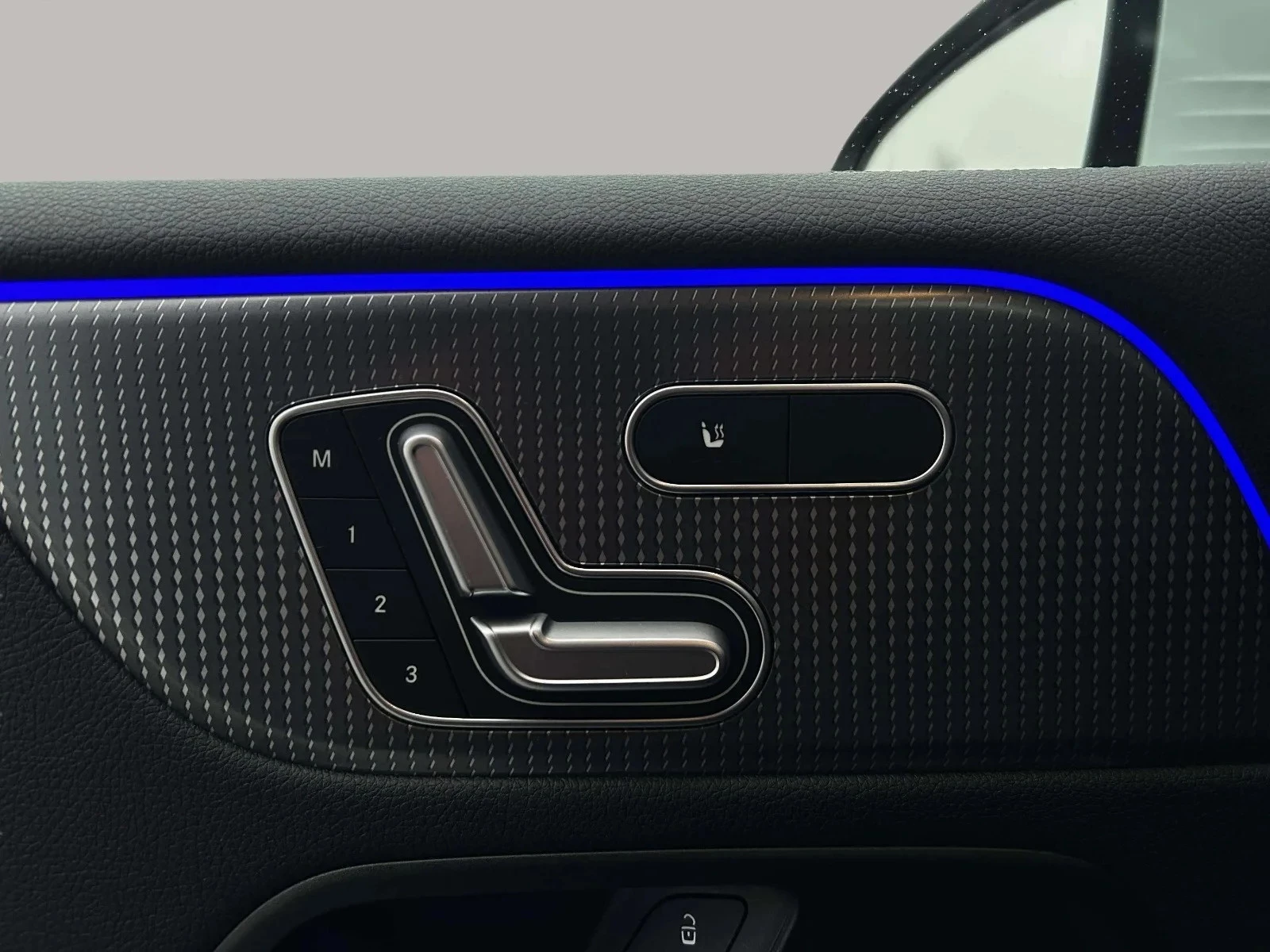 Mercedes-Benz-EQB-image-9