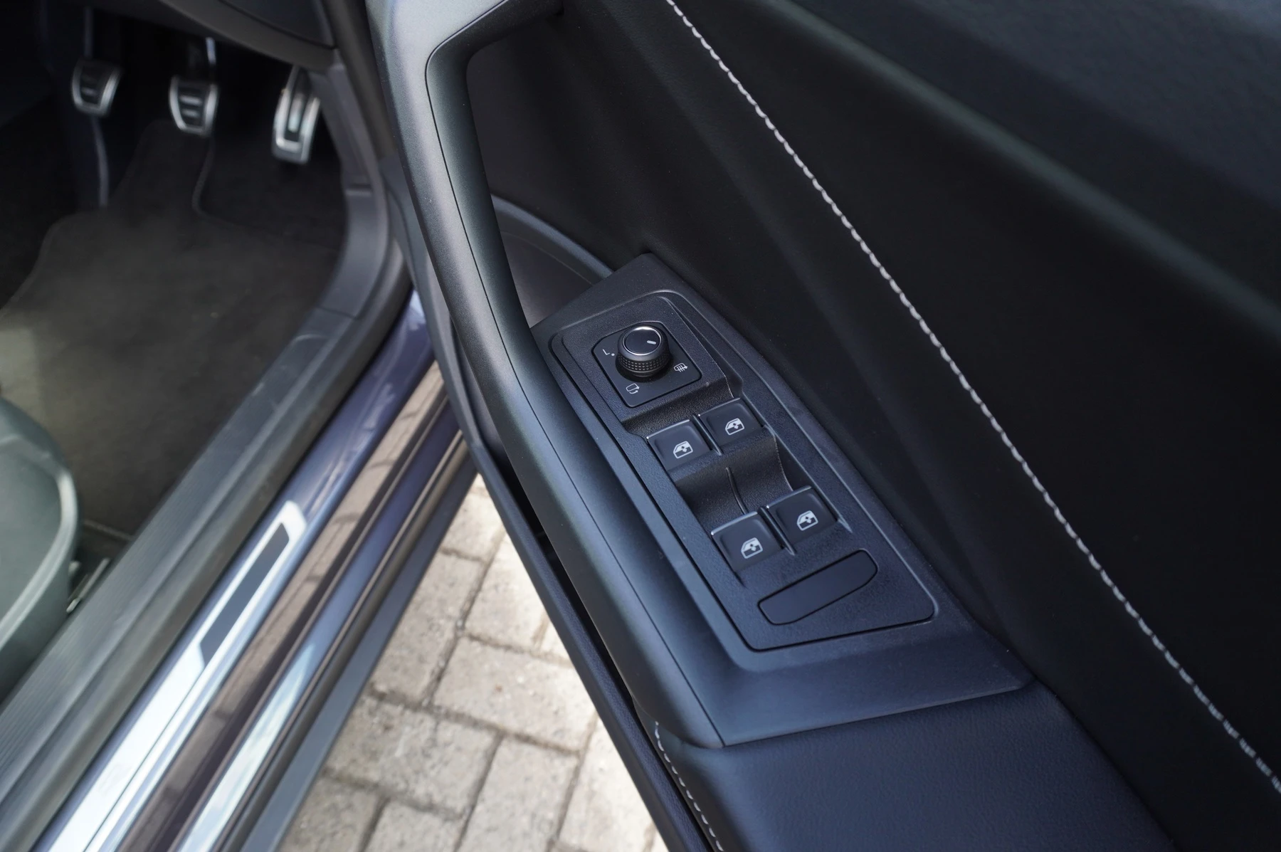 Volkswagen-T-Roc-image-37