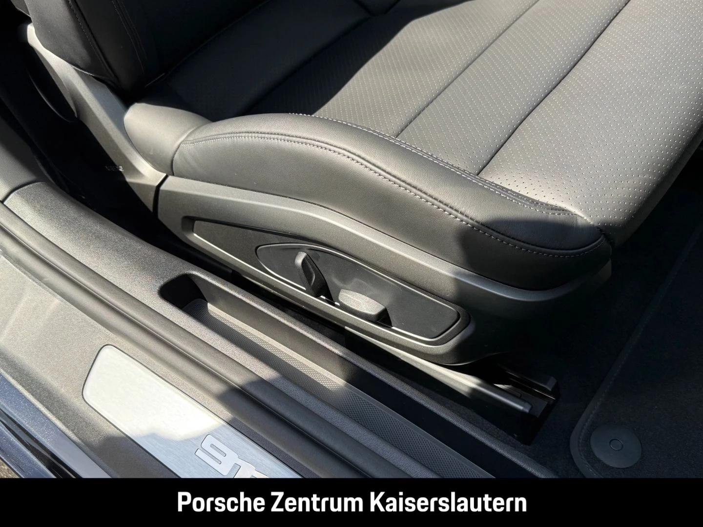 Porsche 911 992 Carrera Cabrio Liftsystem-VA Sportabgas carrera