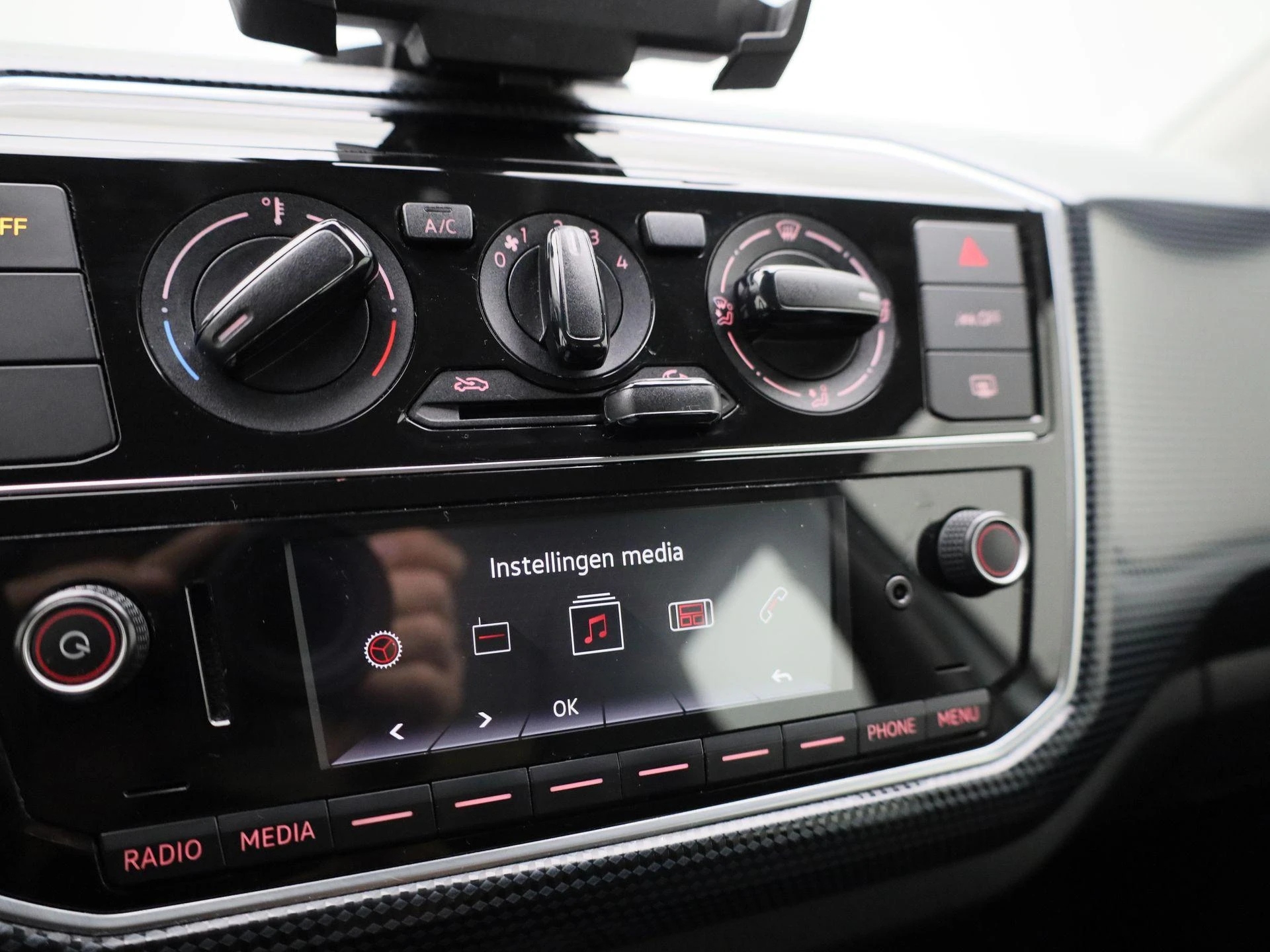 Volkswagen-up!-image-19