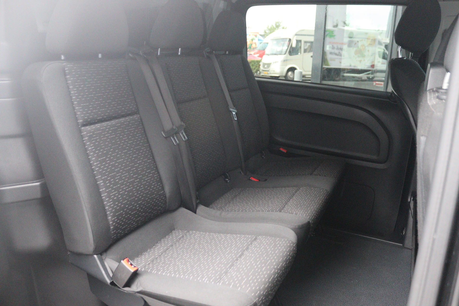 Mercedes-Benz-Vito-image-6