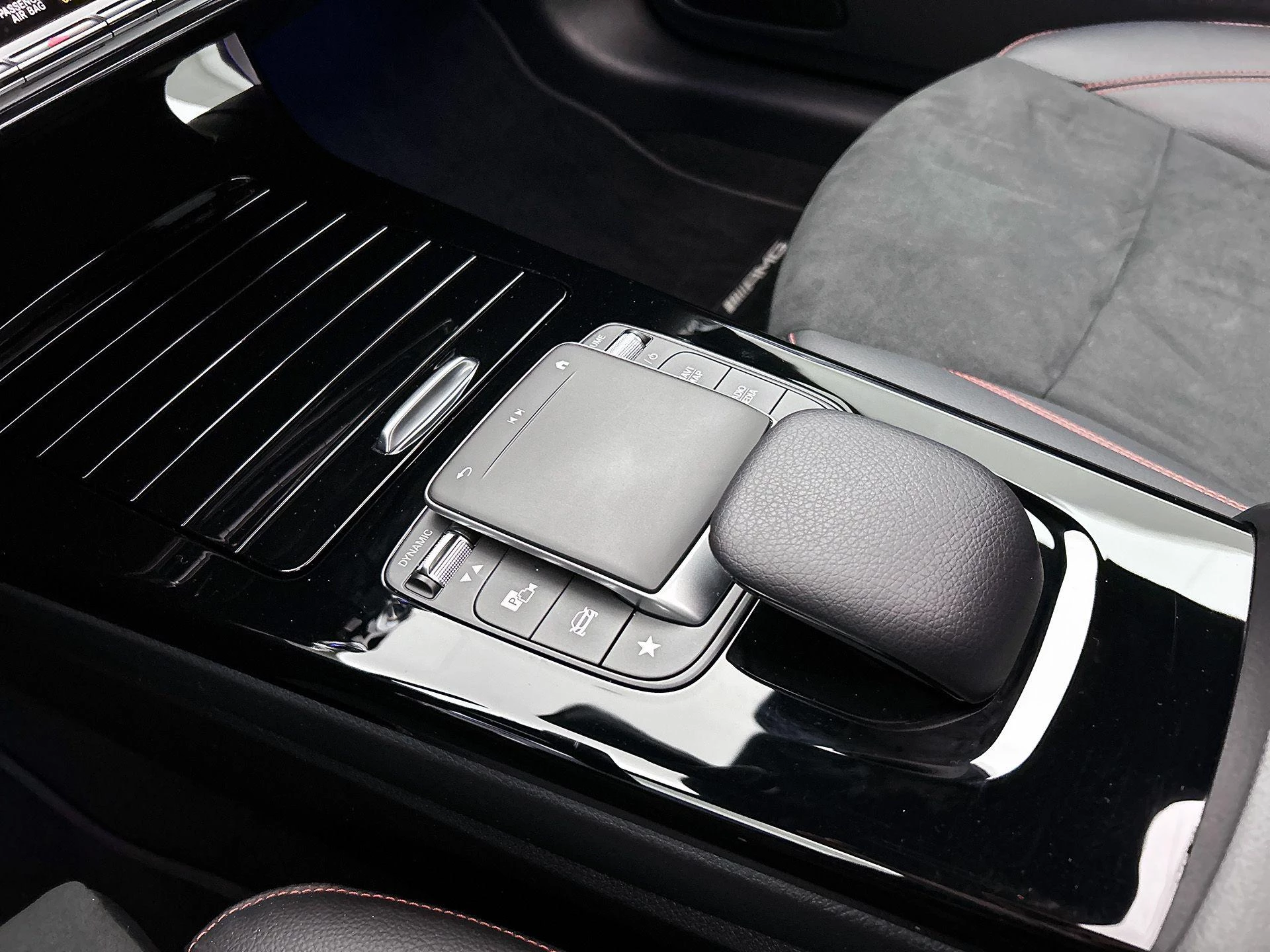 Mercedes-Benz-CLA-image-38