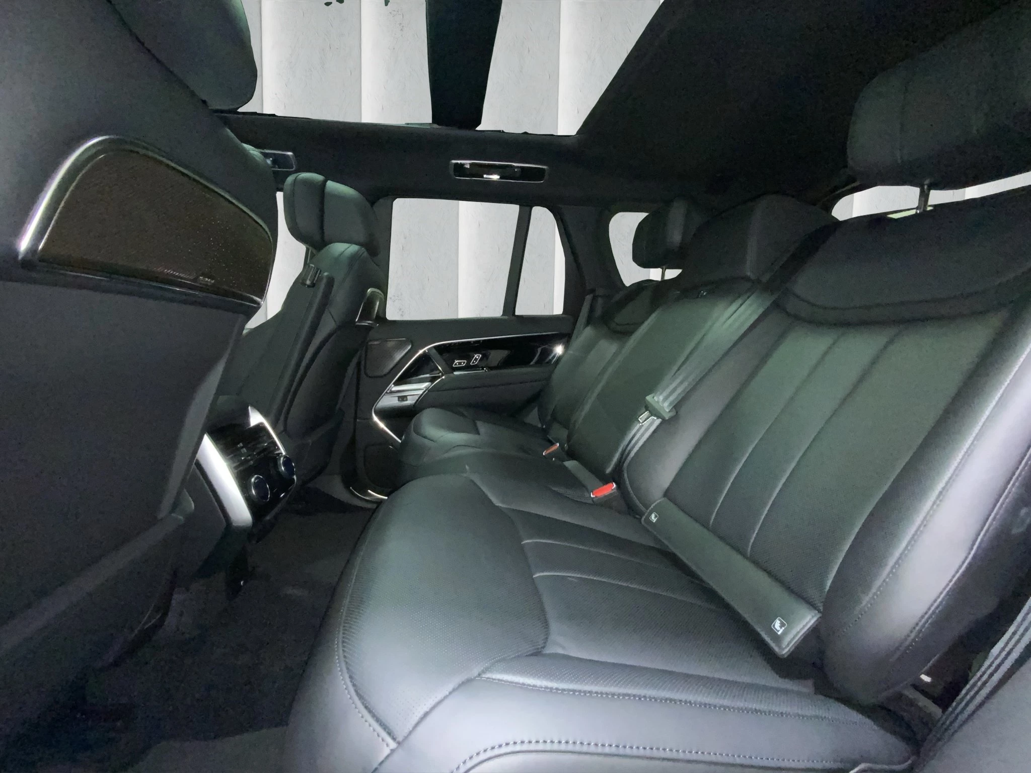 Land Rover Range Rover Autobiography 3.0 P550e Geländewagen. 405 kW. 5-türig