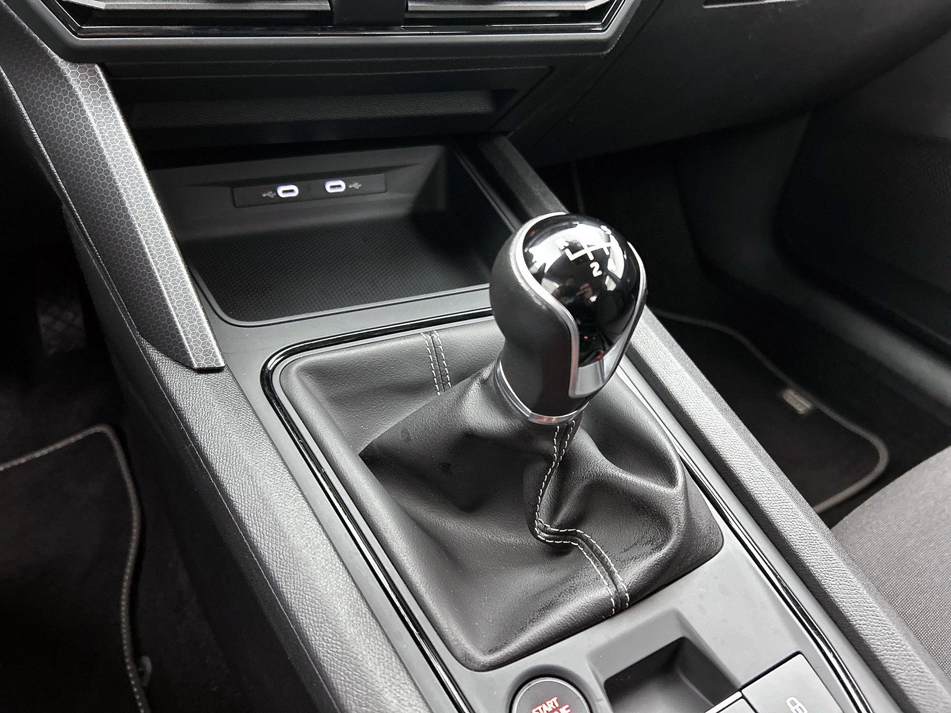 SEAT-Leon-image-12