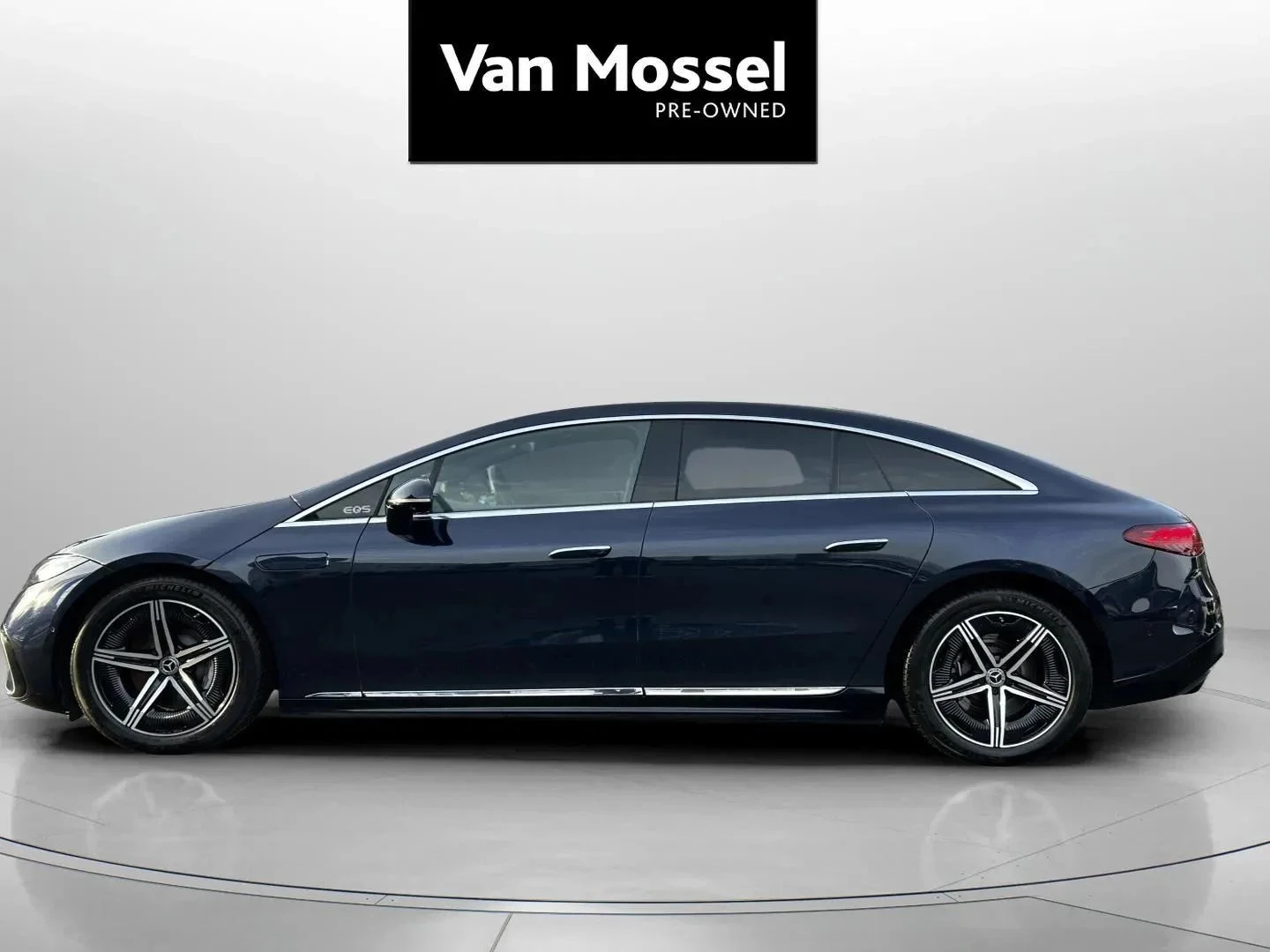 Mercedes-Benz-EQS-image-7