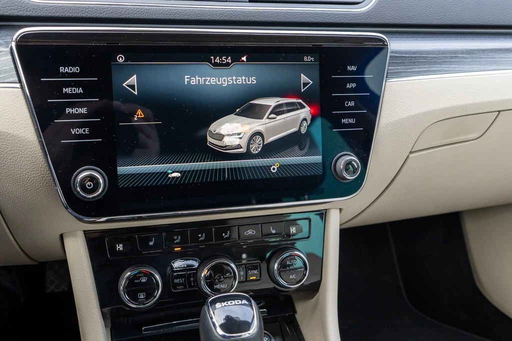 Škoda Superb Combi 2.0 TDI DSG Style Business, AHK