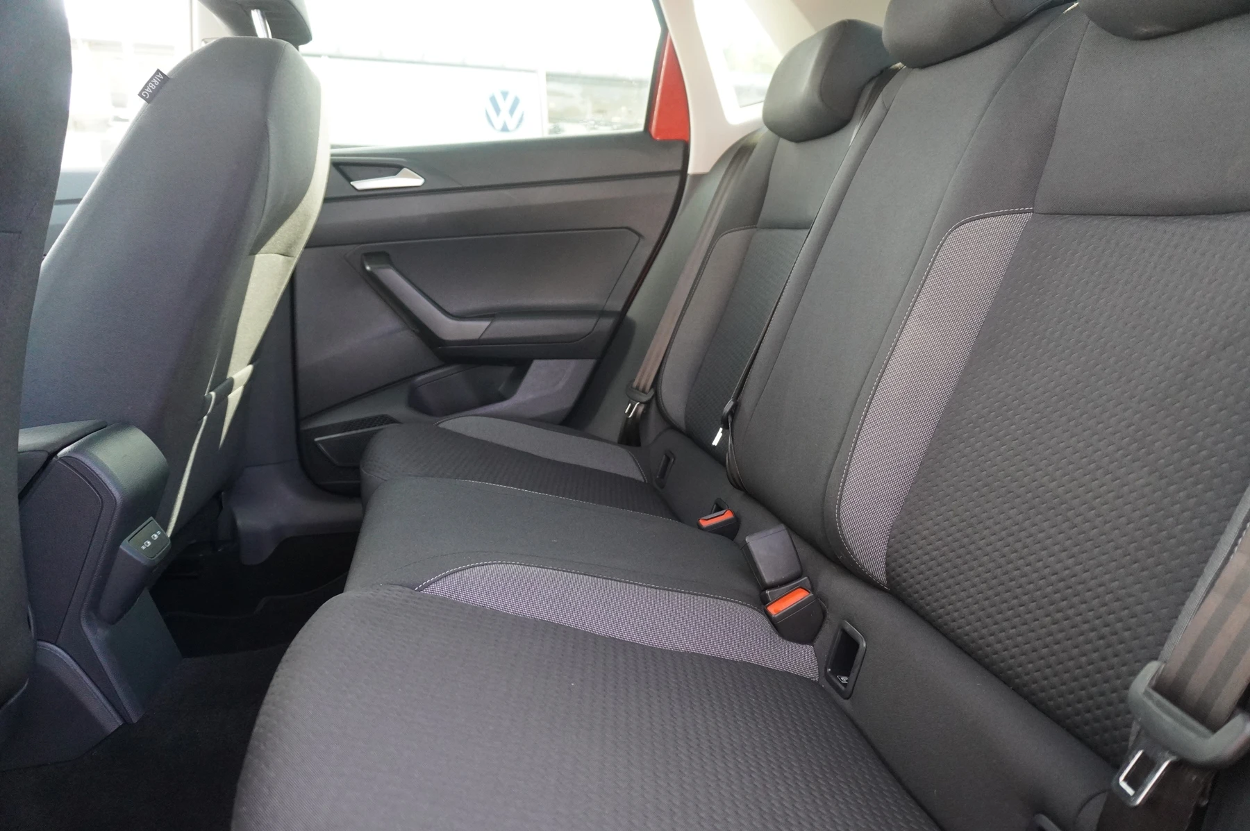 Volkswagen-Polo-image-8