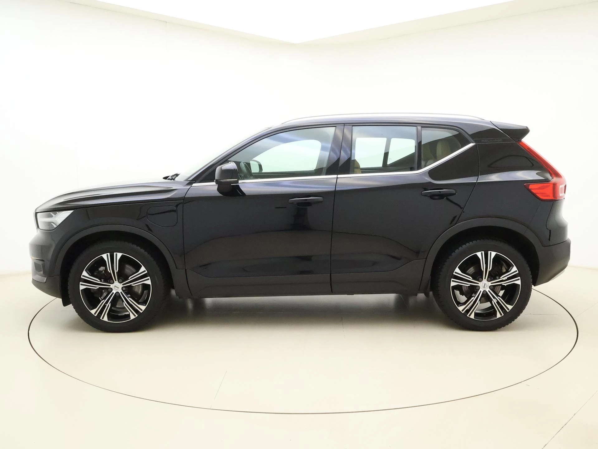 Volvo-XC40-image-1