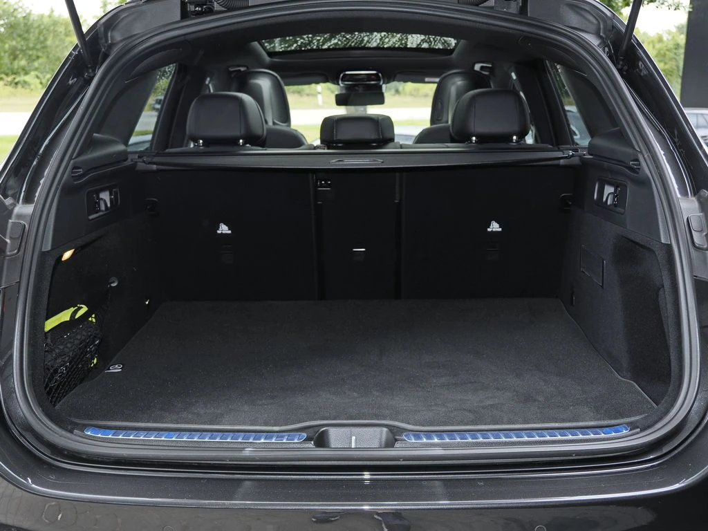 Mercedes-Benz-GLC 220 d-image-16