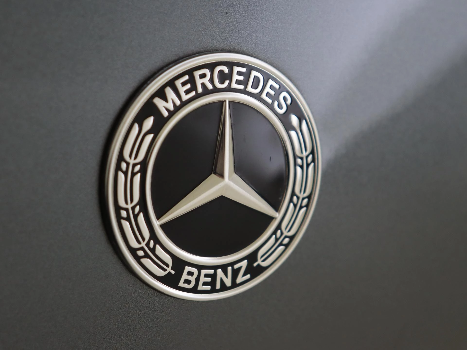 Mercedes-Benz-GLS-image-36