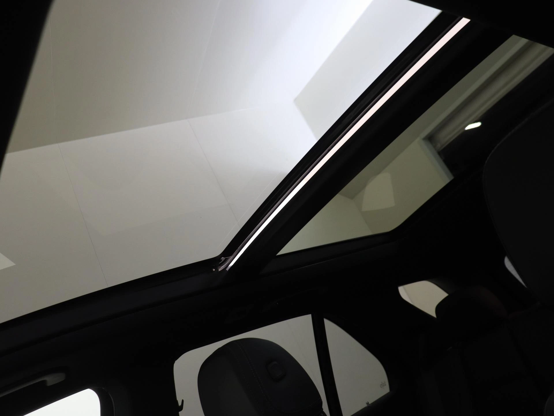 Mercedes-Benz-GLE-image-27
