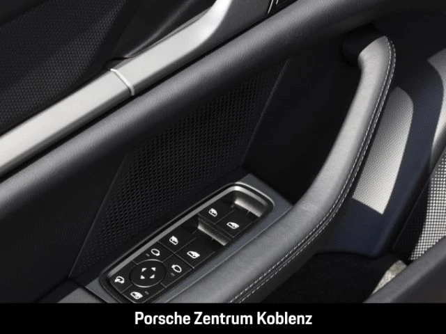 Porsche-Taycan-image-20