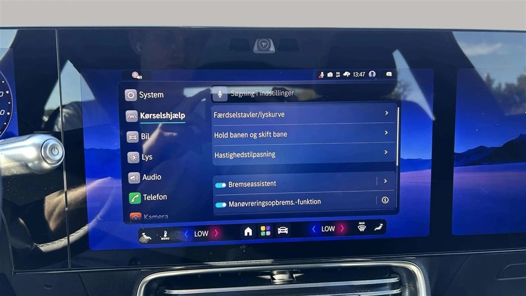 Mercedes-Benz-CLA-image-19