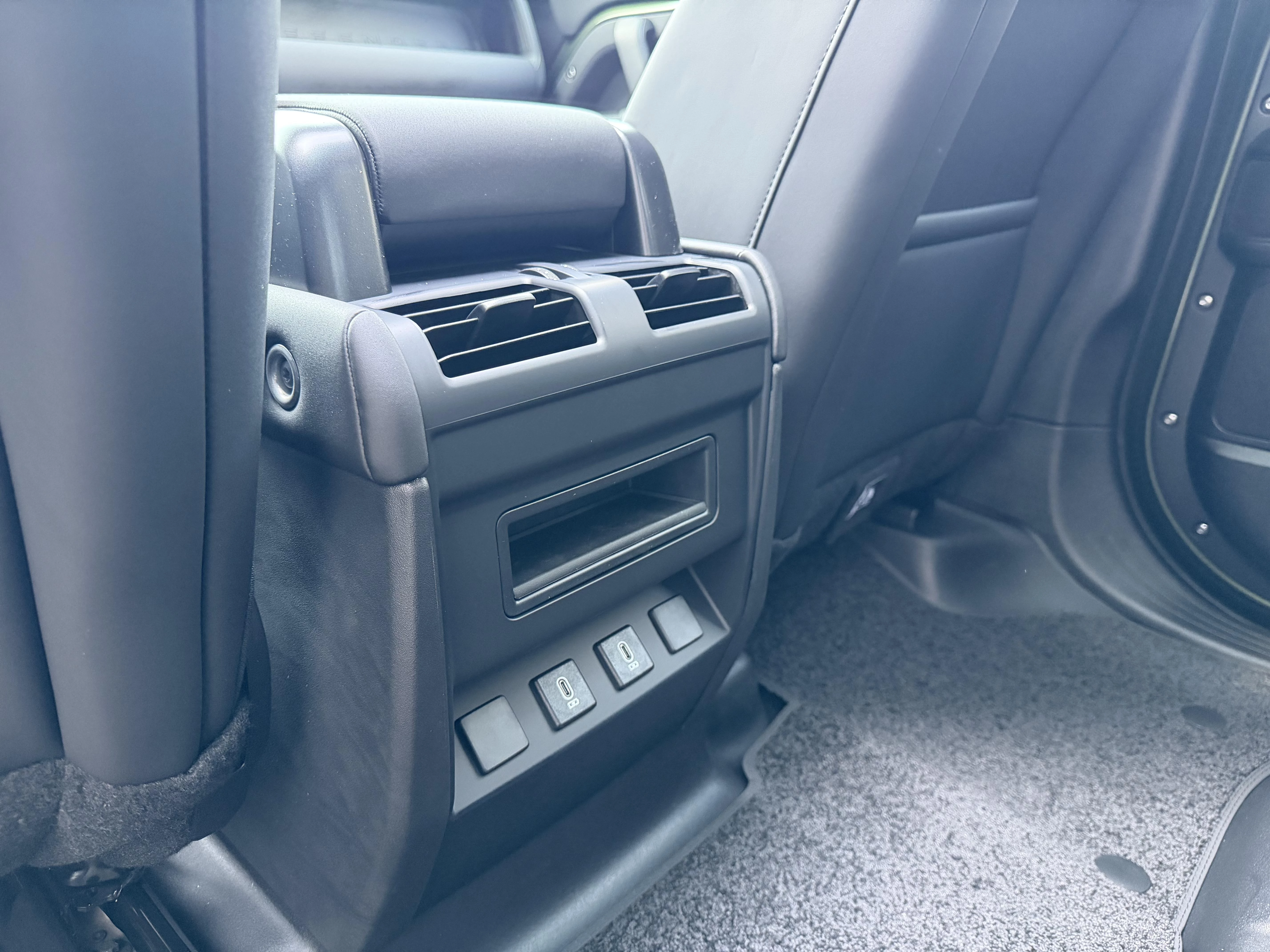 Land Rover Defender 110 D250 X-Dynamic SE AWD Auto. 26MY