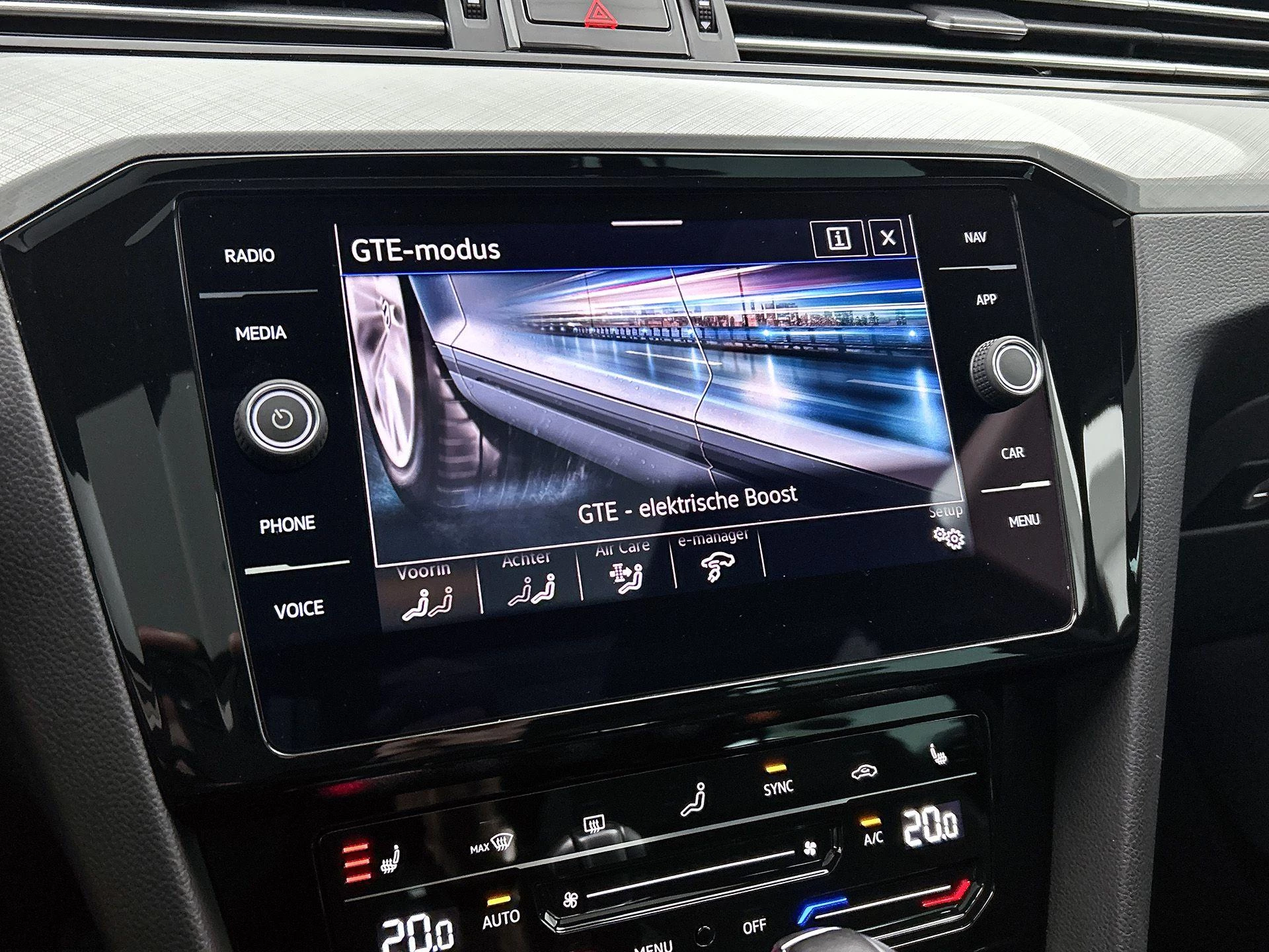 Volkswagen-Passat-image-11