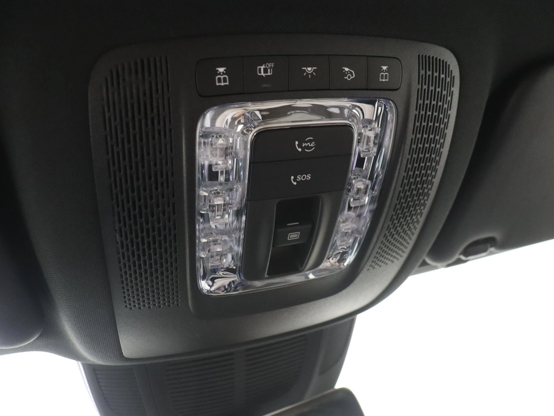 Mercedes-Benz-GLS-image-23