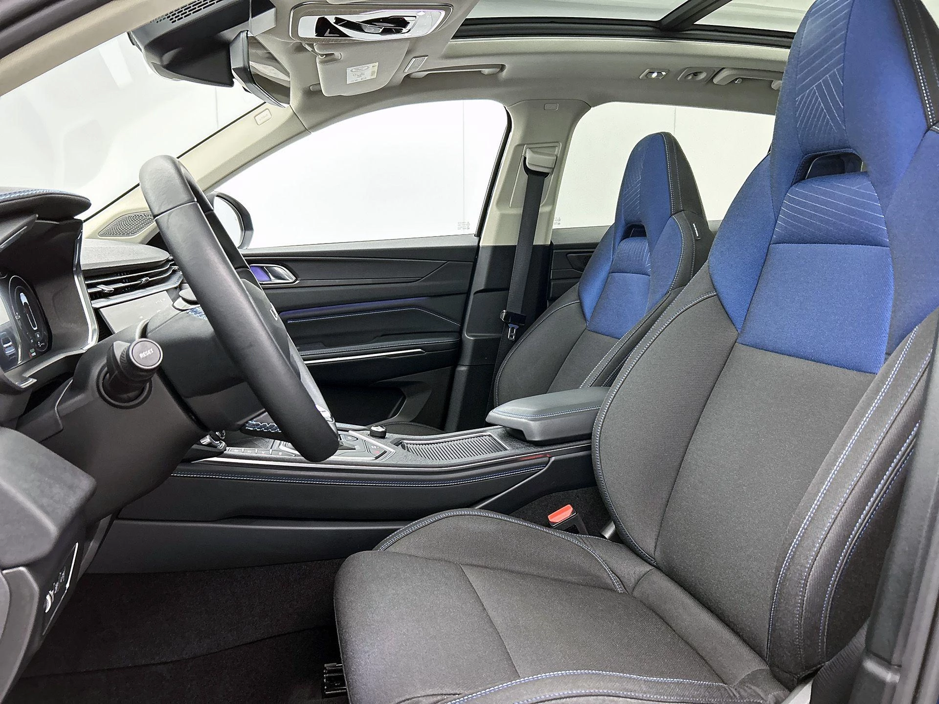 Lynk & Co-01-image-37