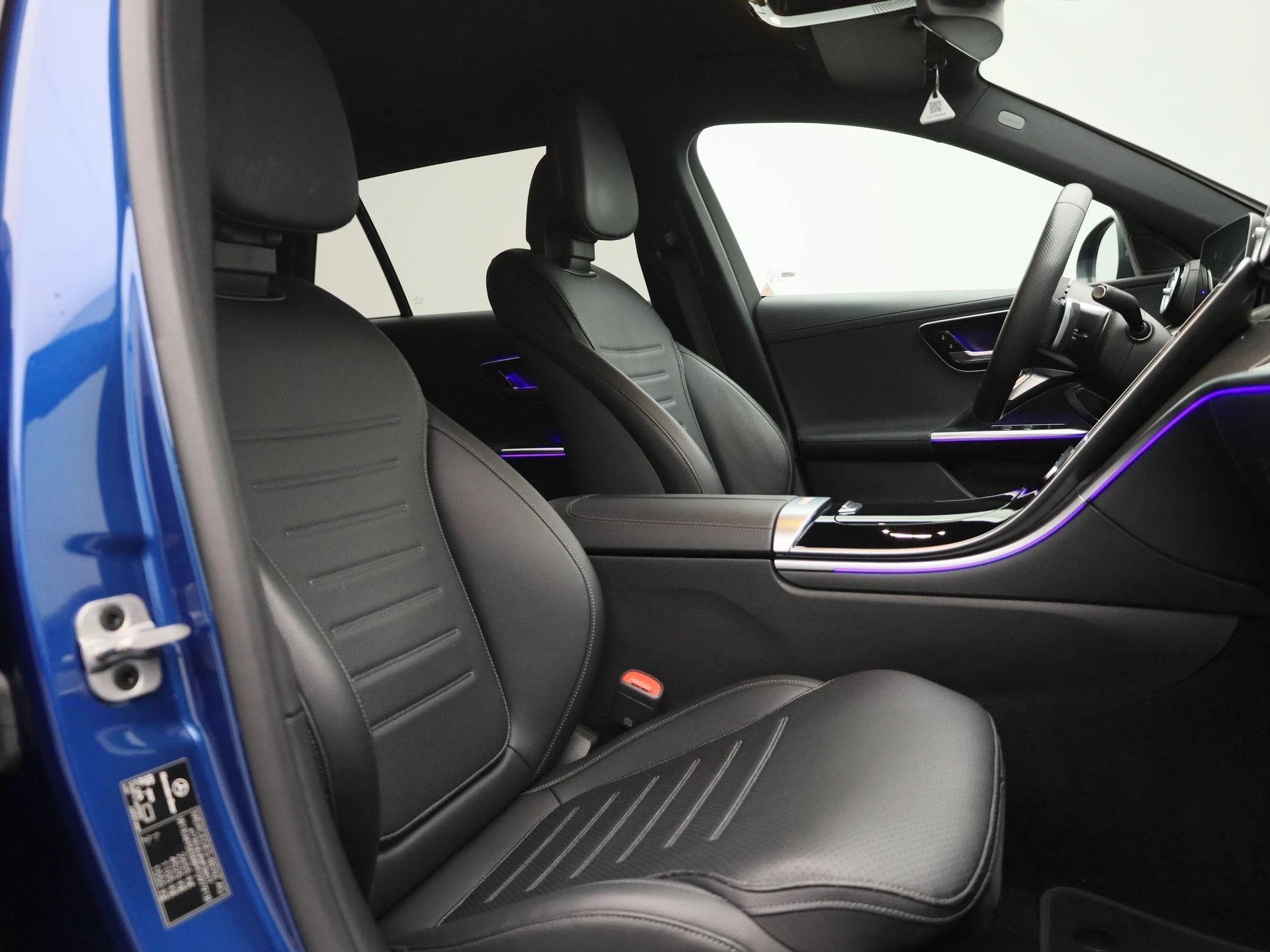 Mercedes-Benz-C-Klasse-image-37