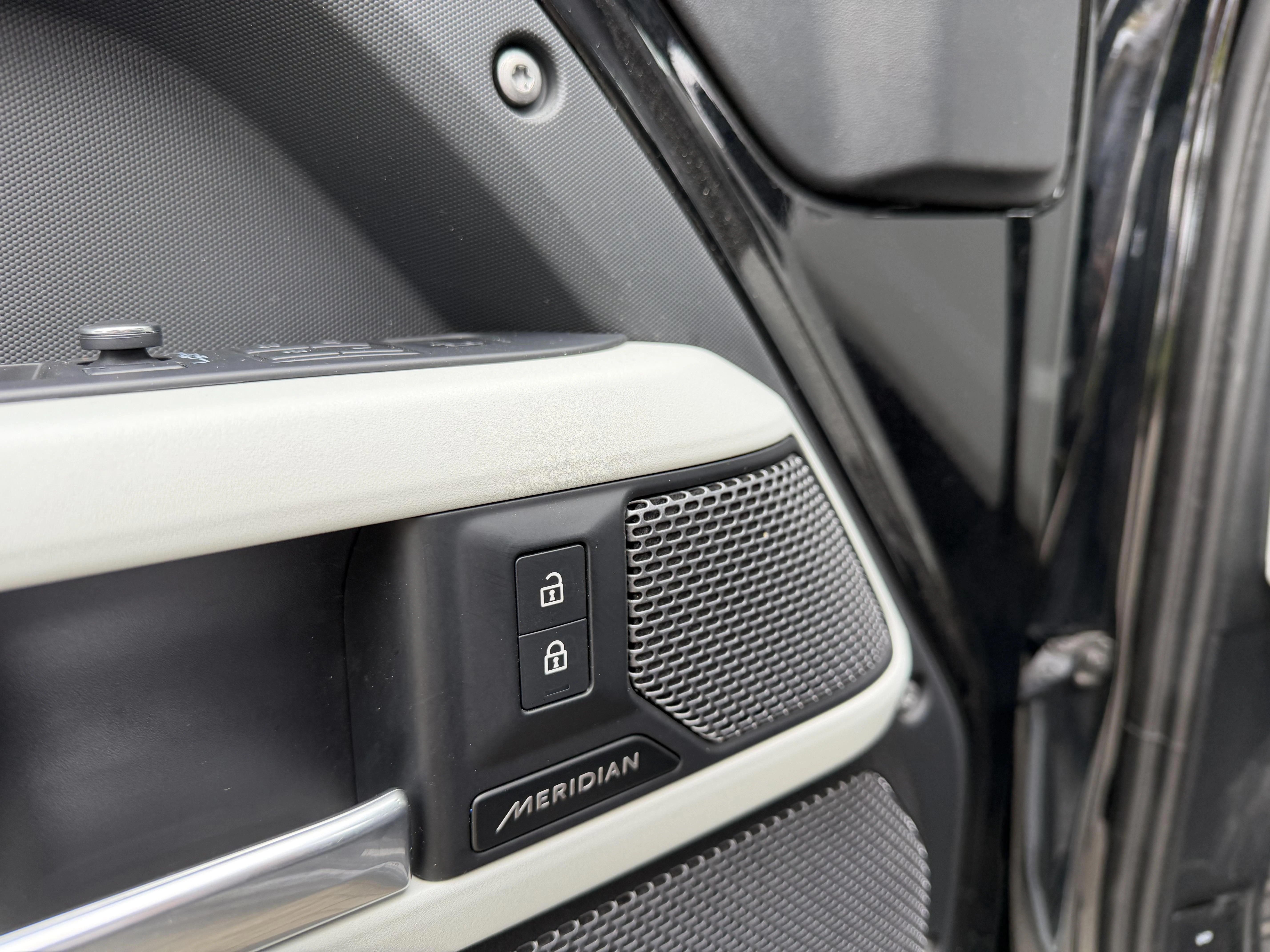 Land Rover-Defender-image-23