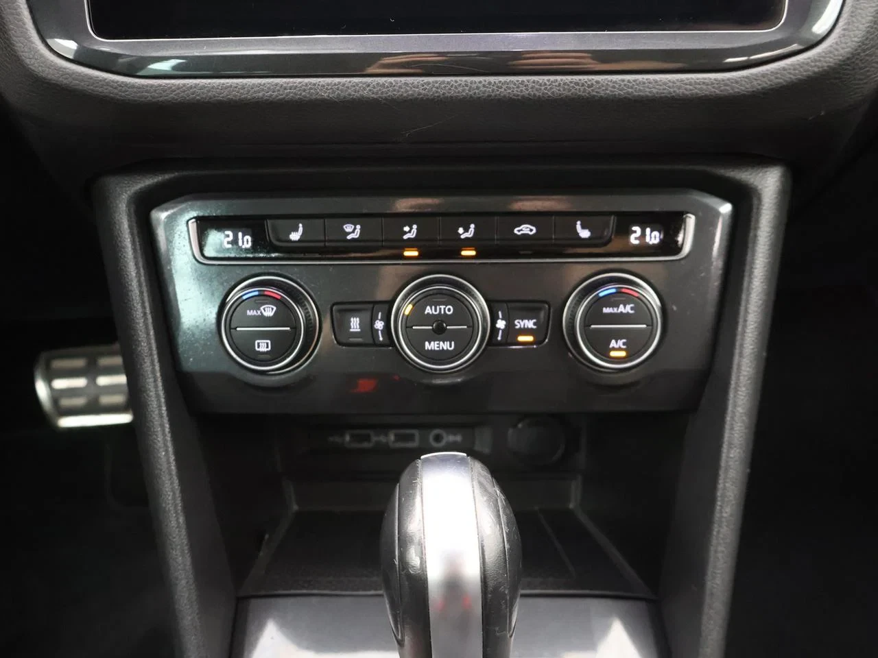 Volkswagen-Tiguan-image-21