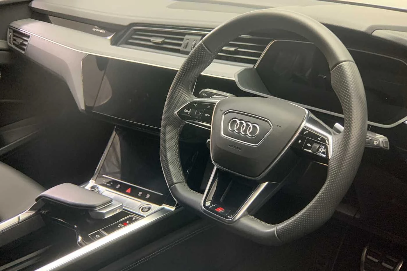 Audi-Q8 e-tron-image-5