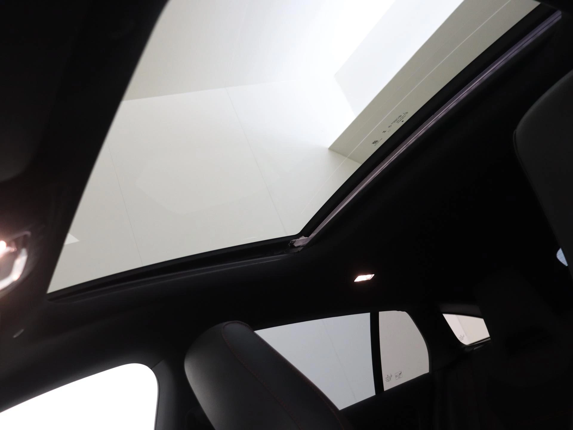 Mercedes-Benz-CLA-image-27