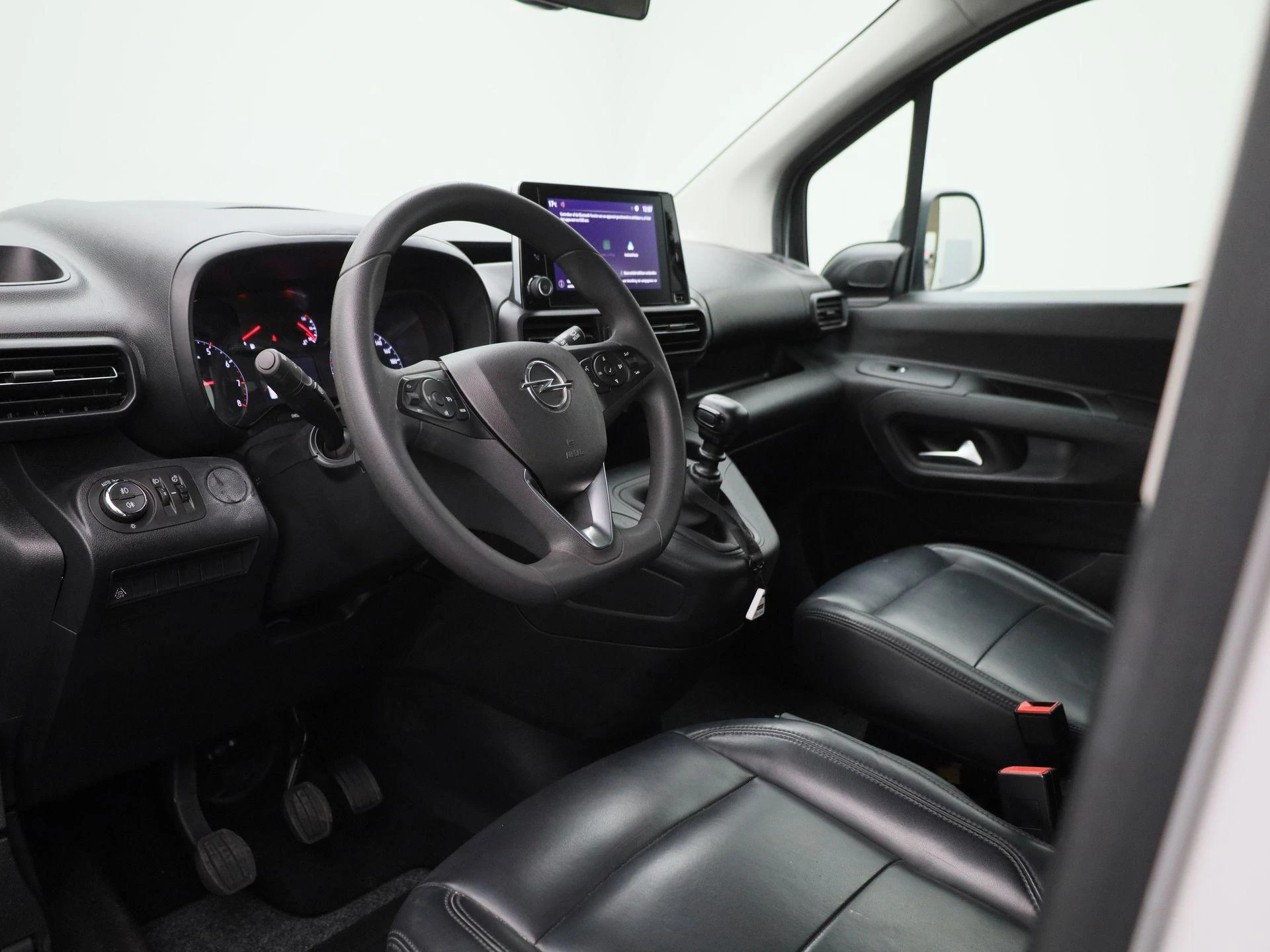 Opel-Combo Life-image-28