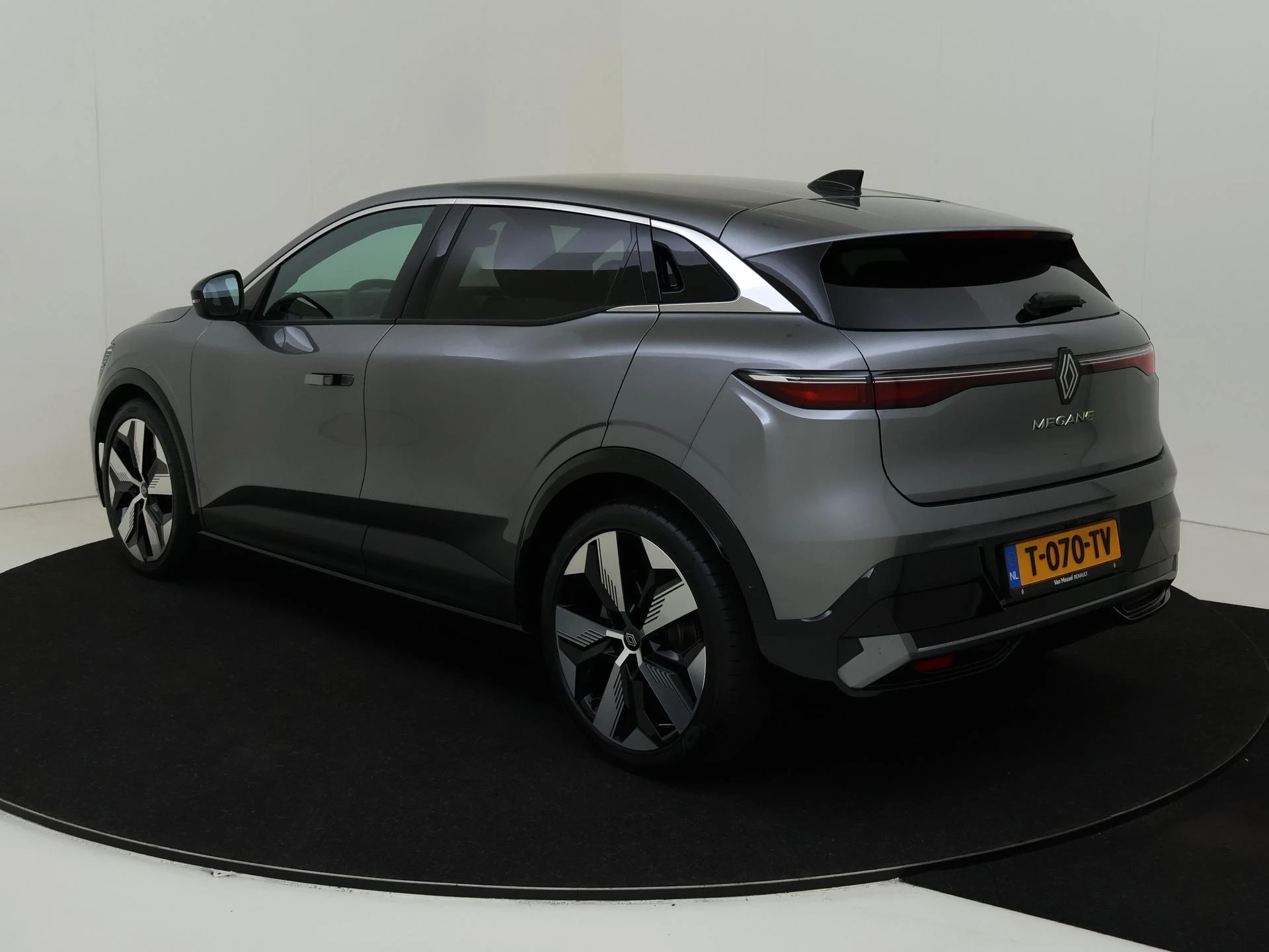 Renault-Megane E-Tech-image-6