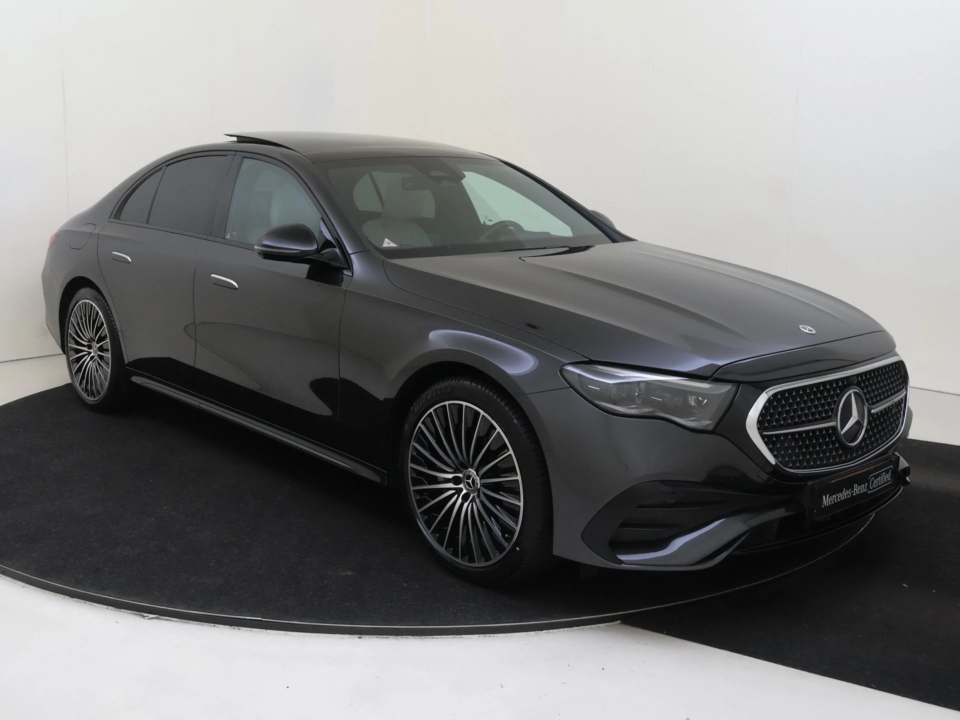 Mercedes-Benz-E-Klasse-image-1