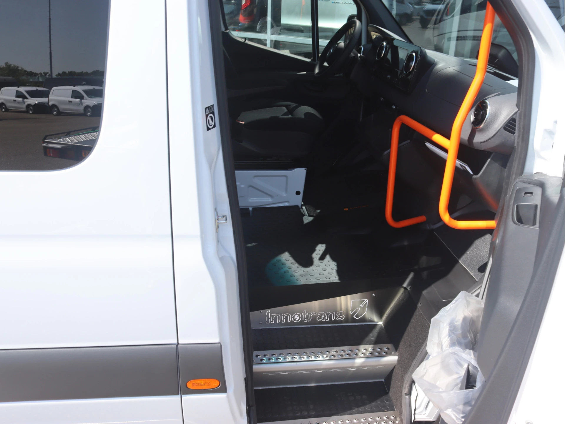 Mercedes-Benz-Sprinter-image-4