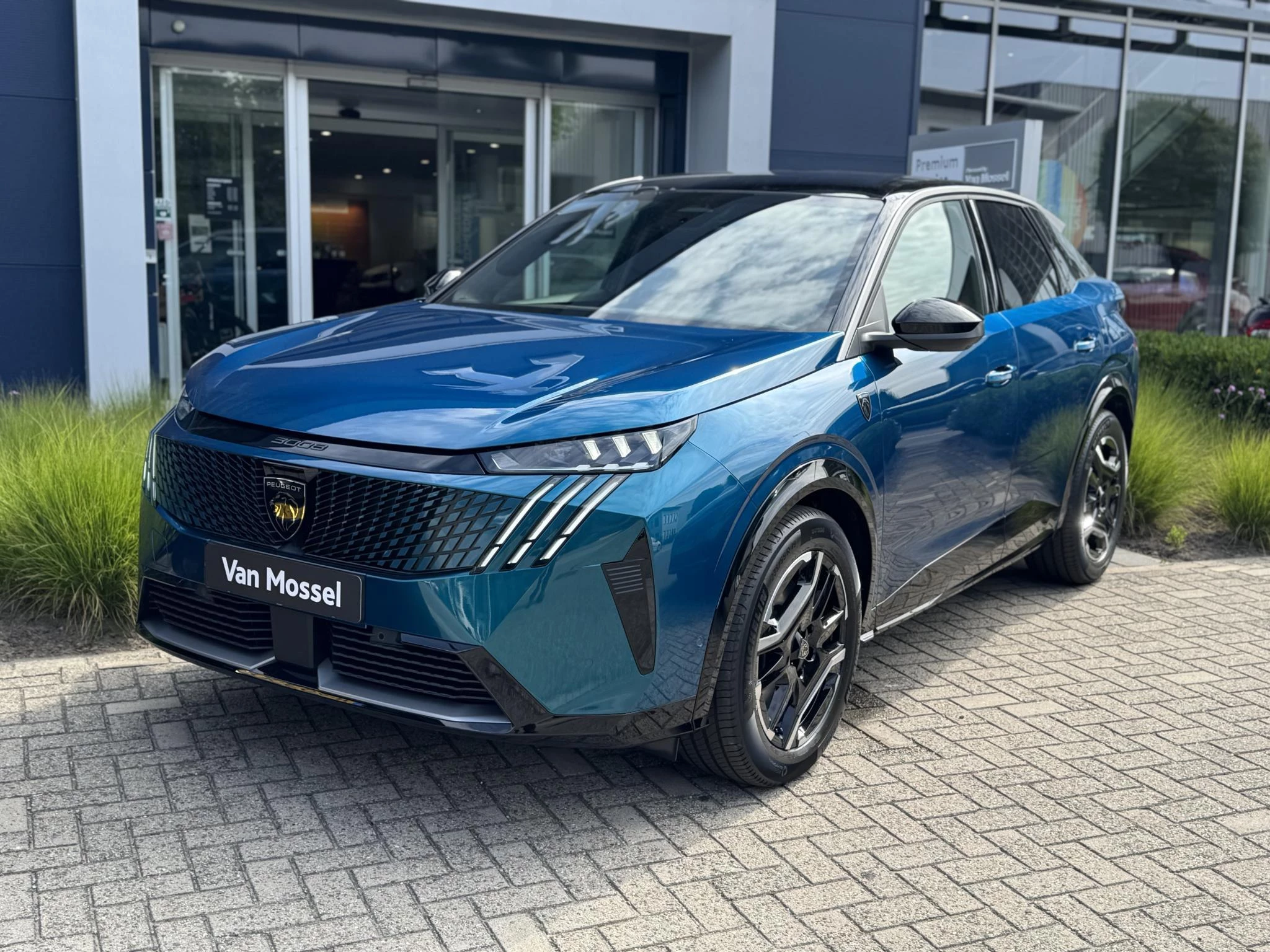 Peugeot e-3008 GT Long Range 230 97 kWh