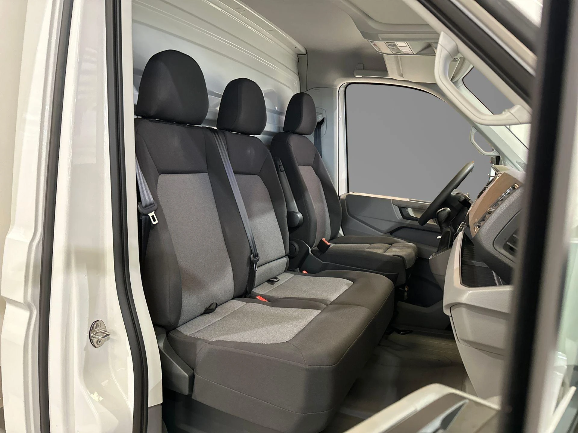 Volkswagen-Crafter-image-17