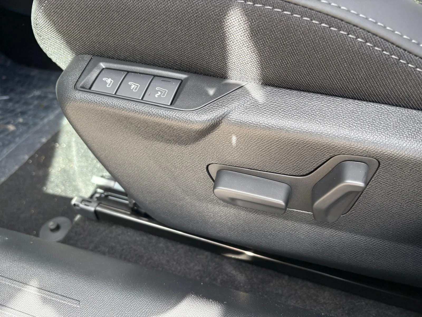 Peugeot-208-image-18