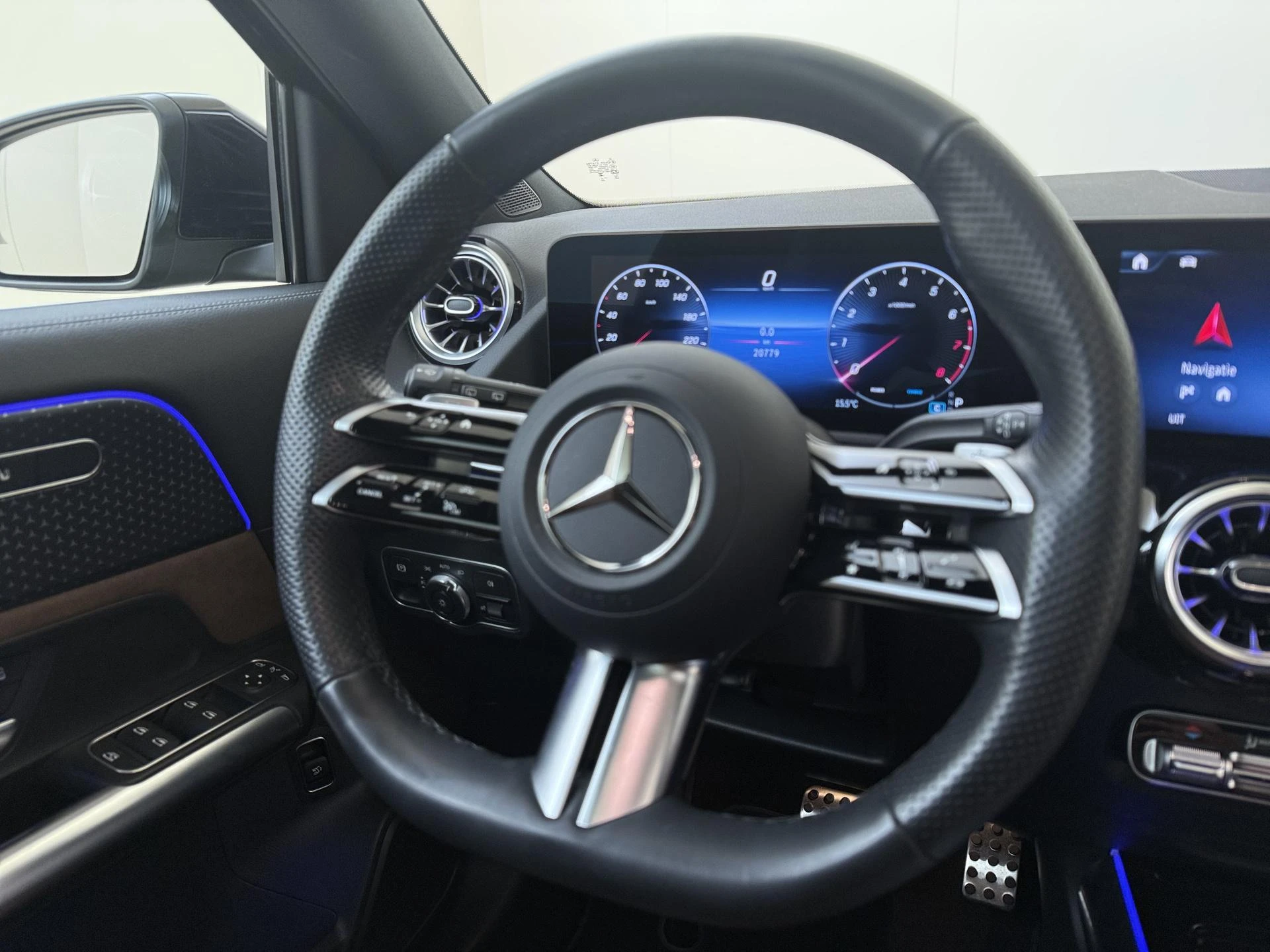 Mercedes-Benz-GLA-image-9