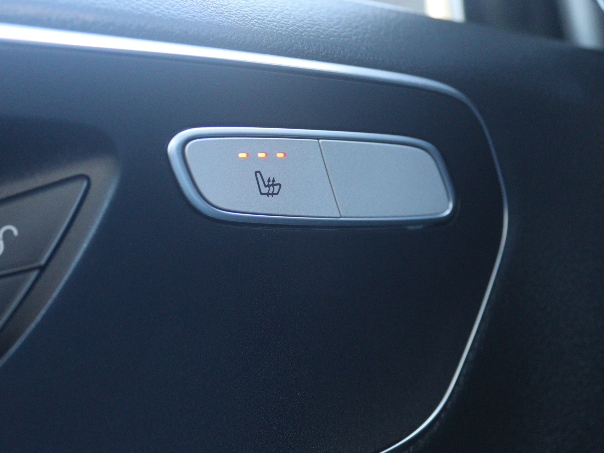 Mercedes-Benz-Vito-image-13