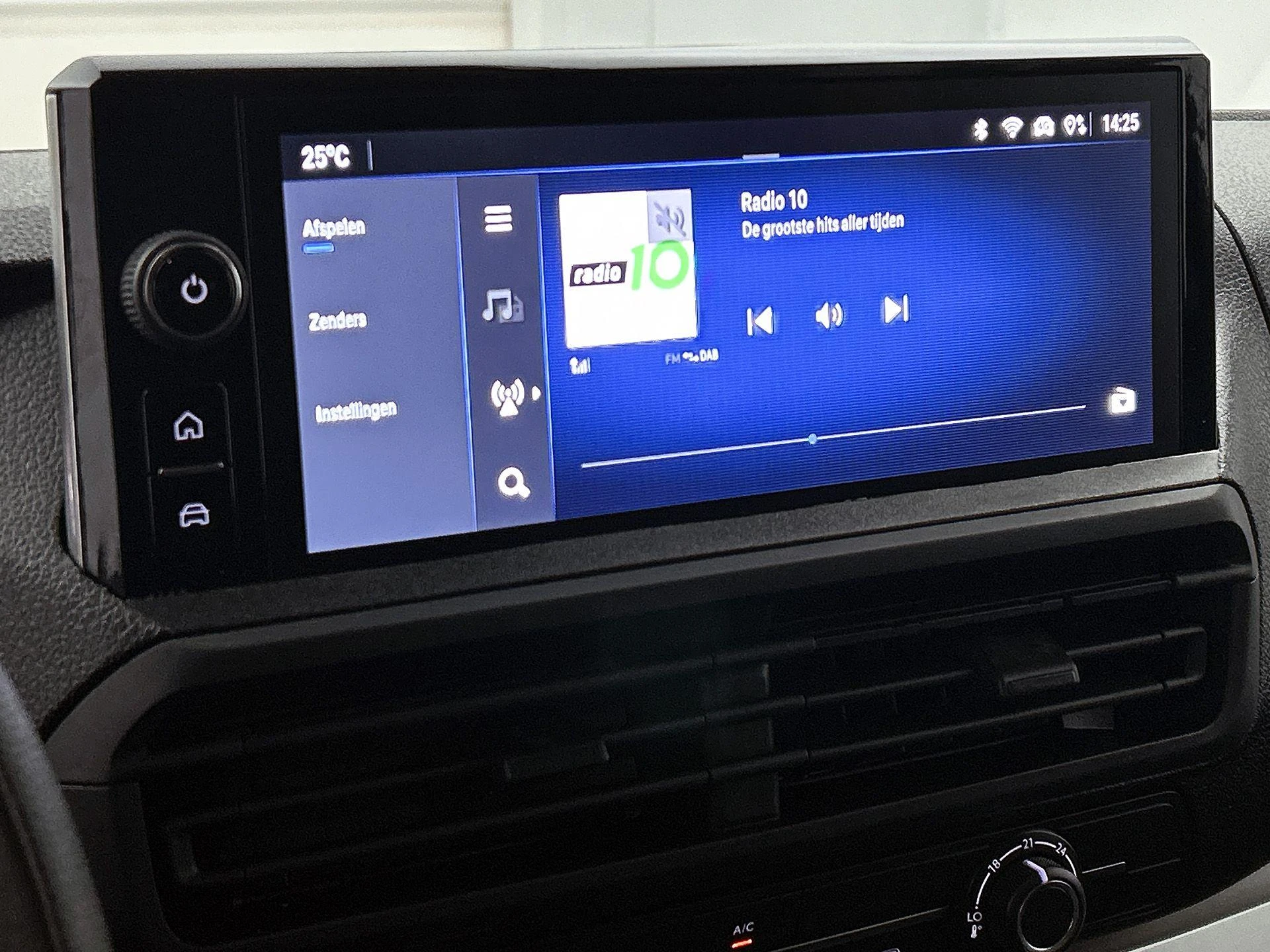Opel-Vivaro-image-6