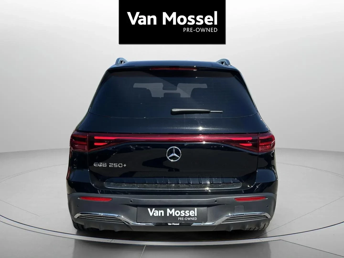 Mercedes-Benz-EQB-image-4
